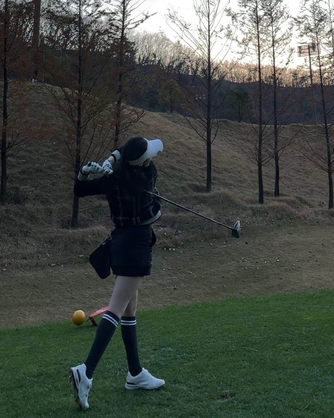 リュ・ファヨンのインスタグラム：「가을골프 막바지⛳️ 이제 춥당」