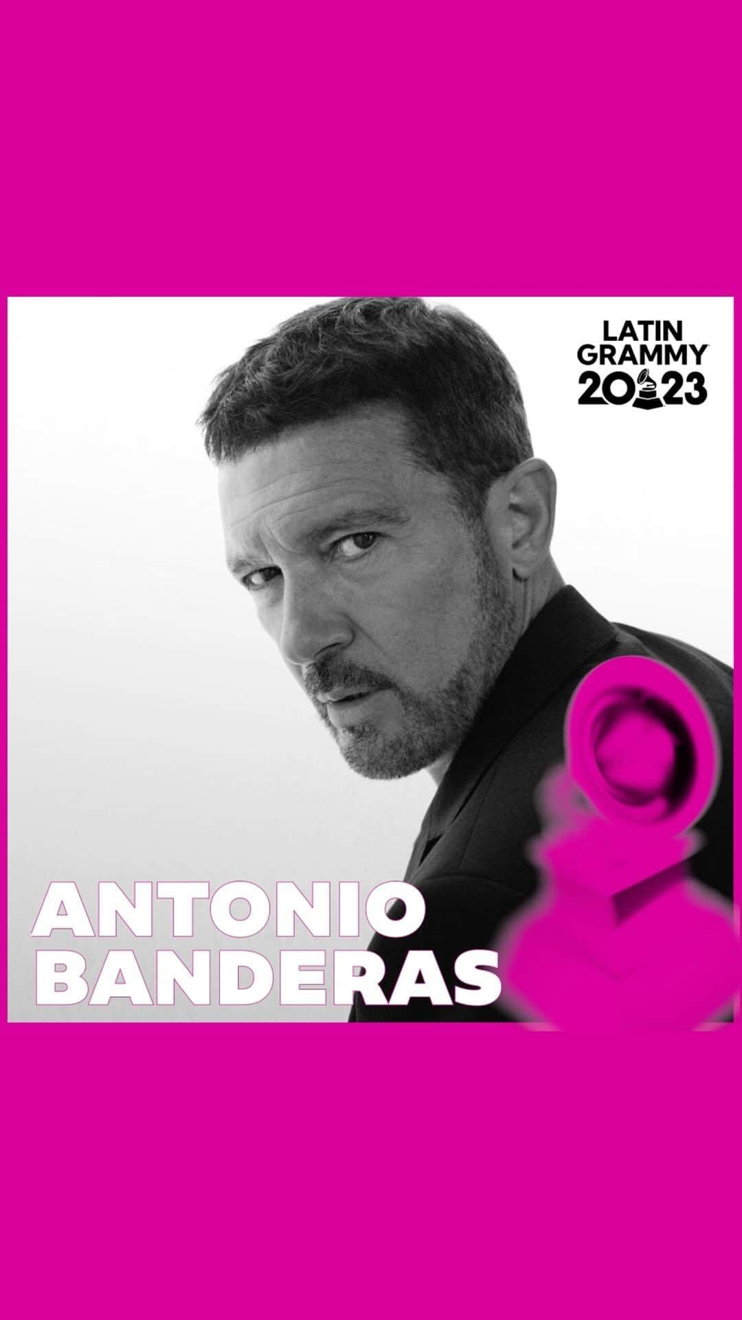 アントニオ・バンデラスのインスタグラム：「👏✨ Con honor queremos anunciar que hemos concedido el Premio de la Presidencia a @antoniobanderas, actor, director y empresario español. Banderas ha dejado un gran impacto en la sociedad y en la cultura por medio  de su carrera artística. Sus destacadas y numerosas contribuciones lo han convertido en un embajador mundial de nuestro patrimonio cultural. El Premio de la Presidencia reconoce a destacados miembros de la comunidad latina que se han dedicado a promover y fomentar las artes y cultura alrededor del mundo. Solo se ha otorgado en ocasiones excepcionales a lo largo de la historia de La Academia Latina. #LatinGRAMMY 🎵 Toda la información en el link en bio」