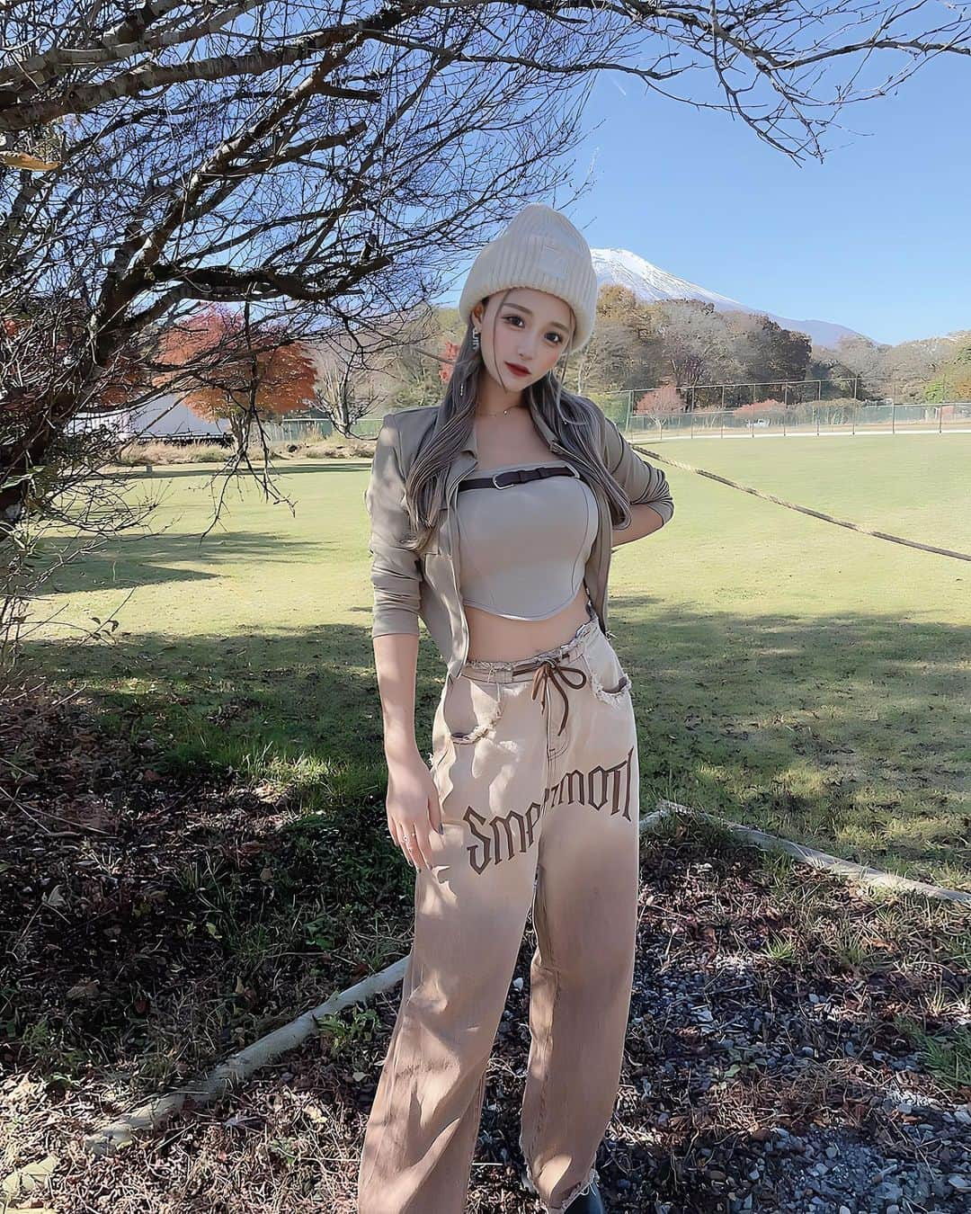 やなぎみさきのインスタグラム：「🍂🌾🍠🤍🤎🌾🍠🍂🤎🤍  大好きベージュコーデ👶🏻🤍🤎  ▶︎ @shein_japan   👖【16371068】 👚【16953382】  【BFPJP233】12月31日までこのクーポンコードで 最大20%安くなるので是非🫶  試すたび、好きが見つかる。届くたび、好きが増えてく。  300k+ hot items markdown  #SHEIN #SHEINforAll #SHEIN1111sale #SHEINGoodFinds #loveshein  #saveinstyle #PR」