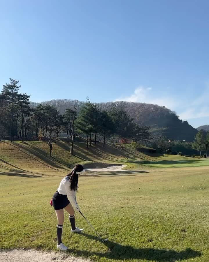 リュ・ファヨンのインスタグラム：「추워지니 스윙이 3/2로 줄었지만 그래도 만족ㅋㅋㅋ 땡큐 멤버들🤟🏻」