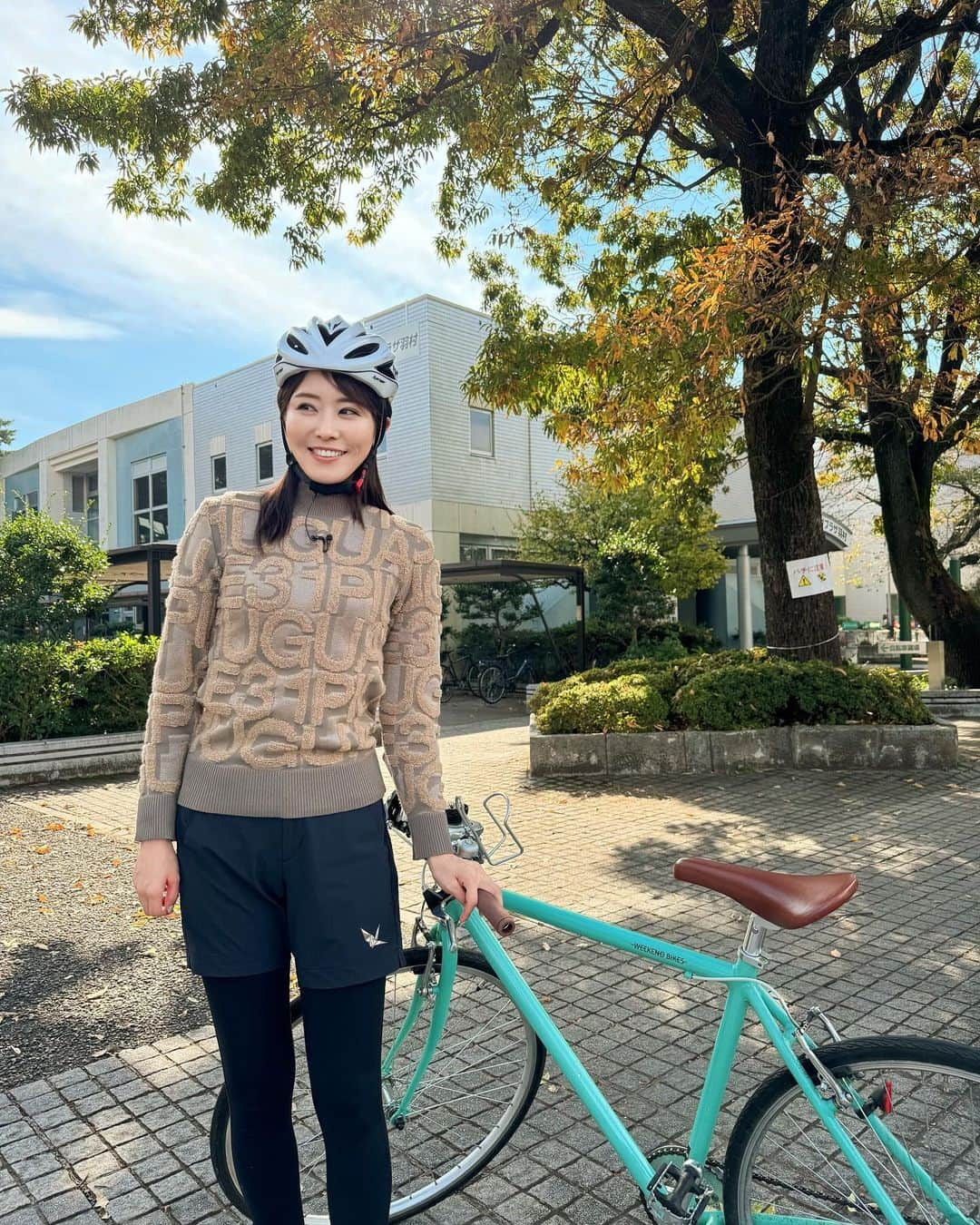 佐野真彩さんのインスタグラム写真 - (佐野真彩Instagram)「自転車番組のロケではむら　市民と産業のまつりへ いってきました🚲 羽村の夏祭りと産業祭が合体したイベントで、 今回が初開催🎉 想像していた以上に大混雑で盛り上がってたよ☺️ 　 アンパンマンショーやアンブレラストリートに飾る 傘にお絵描きするワークショップ、青パトに乗れたりなどの職業体験コーナーなど見て、学んで、食べてと大満足なイベントでした✨  ウェア @1piu1uguale3_golf   #1piu1uguale3 #cycling #自転車女子　#ゴルフウェア　#自転車のある生活　#多摩ケーブルネットワーク #羽村市」11月8日 22時13分 - sano.maya