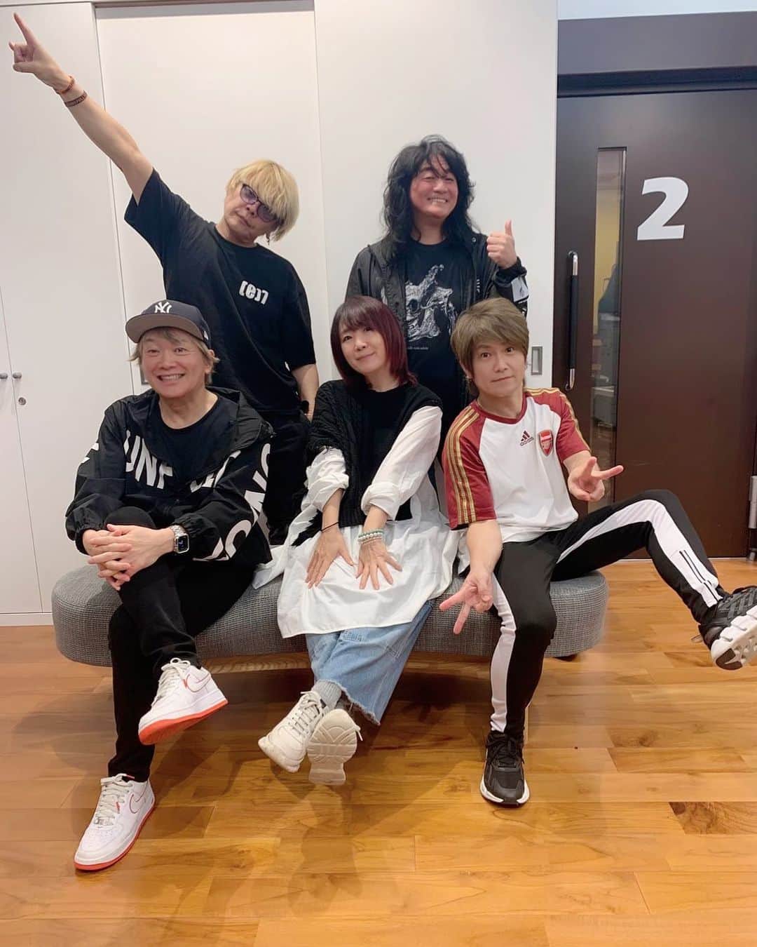 奥井雅美のインスタグラム：「JAM Project でレコーディングでした😃 なんだかたくさん食べ物があって、 食べ過ぎての帰宅🐣まだお腹空いてなくて、 さてどうしましょう🙄な夜🌙」