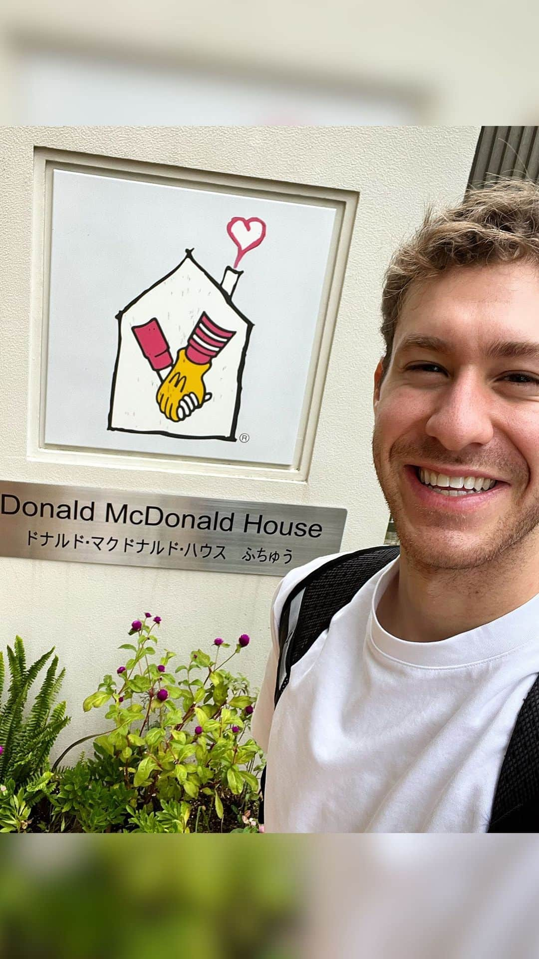 ジェイソン・ブラウンのインスタグラム：「📍Ronald McDonald House Charities Japan ドナルド・マクドナルド・ハウス　ふちゅう ♥️🎌  Last month, I had the opportunity to volunteer for @rmhc in Japan. Here’s a little behind the scenes look at the Ronald McDonald House in Fuchu! 先月、ドナルドマクドナルドハウスふちゅうに行きました！  Next stop…RMHC in Poland! ✈️🇵🇱   @dmhcjapan @dmh_fuchu #KeepingFamiliesClose #RMHCPartner」