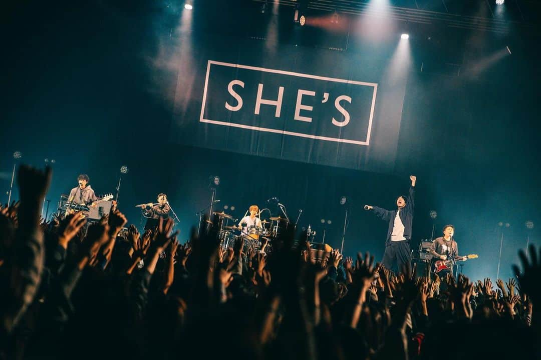 SHE'Sさんのインスタグラム写真 - (SHE'SInstagram)「2023.11.8(Wed) 「SHE’S Tour 2023 “Shepherd”」 Zepp Haneda  みなさんの声と手拍子で忘れられない夜になりました。 ありがとうございました！  写真の無断使用・転載禁止 photo by @tamaishingo22  #SHE_S #SHE_S_Shepherd」11月8日 22時27分 - she_s_official