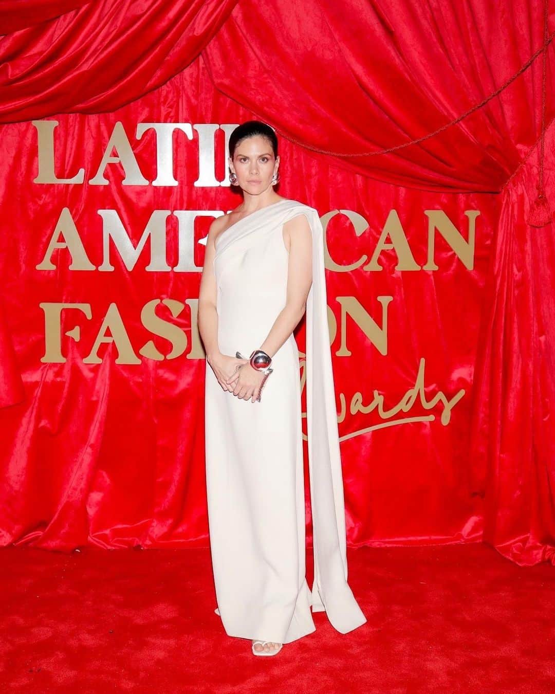 Monica Sordoのインスタグラム：「We are so honored to have represented Venezuela as finalists in the “Accessories Designer of the year” category x @thelatinamericanfashionawards A weekend celebrating the contribution of Fashion Creatives to the ever growing cultural heritage of Latin America. • Thank you Silvia, Constanza and team for such an impactful initiative, to the jury for your interest in the region, your support and dedication and congratulations to all the winners, finalist and nominees.  • This nomination is dedicated to Venezuela, mi tierra, mi casa, mi eterna musa e imaginario. To our team, our collaborators, our maestros y artesanos en Lima, Peru; the real stars behind the process. Together we have built a mutual bond of commitment towards innovation, design, culture and artisanship. To my parents, my aunt and my husband that nurtured my creativity and mentored me every step of the way. And to República Dominicana for the warmest welcome in your beautiful island.  • Wearing archive @narciso_rodriguez & @oscardelarenta styled by @patriciablack x @albrightfashionlibrary」