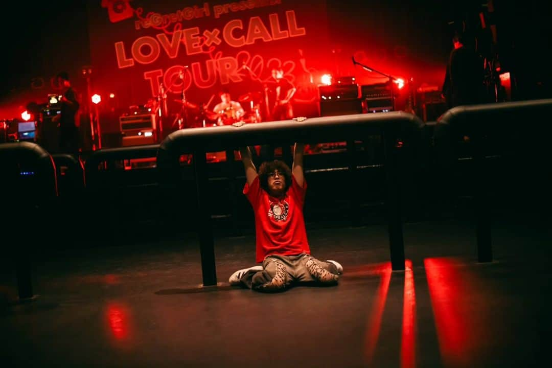 KANA-BOONさんのインスタグラム写真 - (KANA-BOONInstagram)「⁡⁡ ⁡【reGretGirl presents「LOVE × CALL TOUR 2023」】⁡  2023.10.20 名古屋DIAMOND HALL  reGretGirlとの初対バン！ 熱い夜になりました！🔥  地元大阪のすごく近い後輩でした！ これからもよろしく〜！✌️ ⁡⁡ ⁡⁡photo by @yusuke_mphoto ⁡⁡ ⁡⁡⁡ ⁡#reGretGirl  #ラブコツアー ⁡#KANABOON」11月8日 22時38分 - kanaboon_official_insta