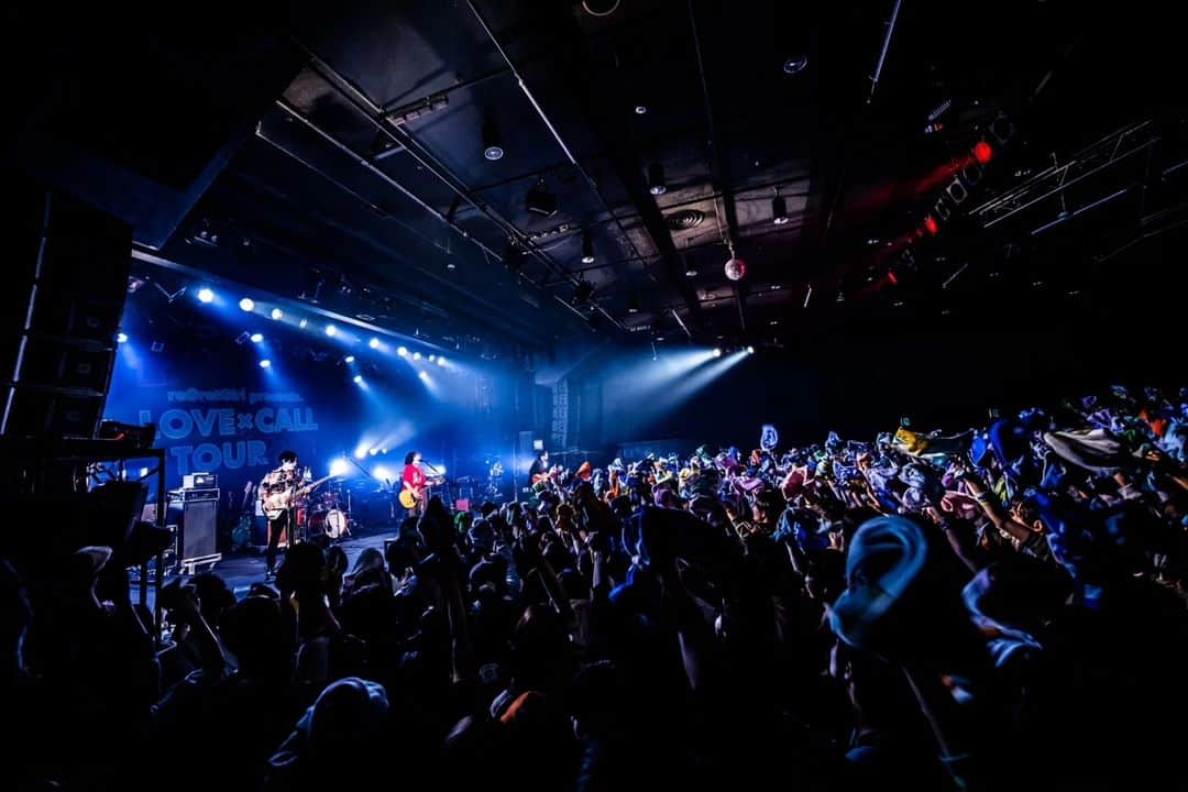 KANA-BOONさんのインスタグラム写真 - (KANA-BOONInstagram)「⁡⁡ ⁡【reGretGirl presents「LOVE × CALL TOUR 2023」】⁡  2023.10.20 名古屋DIAMOND HALL  reGretGirlとの初対バン！ 熱い夜になりました！🔥  地元大阪のすごく近い後輩でした！ これからもよろしく〜！✌️ ⁡⁡ ⁡⁡photo by @yusuke_mphoto ⁡⁡ ⁡⁡⁡ ⁡#reGretGirl  #ラブコツアー ⁡#KANABOON」11月8日 22時38分 - kanaboon_official_insta