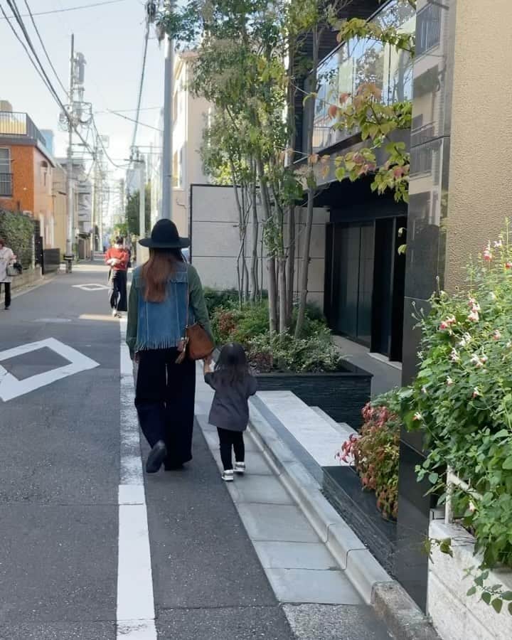 Megのインスタグラム：「久々のマイエンジェル愛様  なんなのこの子の愛くるしさ♡ 温泉の100万倍くらいの癒し効果 @e3ka_  が予約してくれた @shabushabu_kintan_omotesando のランチのクオリティに感動！！年内また行く！」