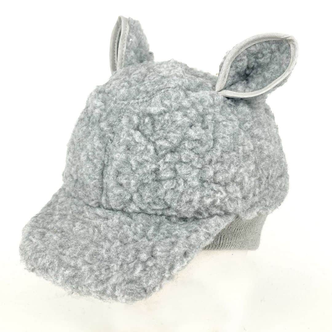 バーンストックスピアーズのインスタグラム：「Cosy Kitty Caps NOW online! Named after cats we love.   picture 1. RALPH grey fleece Picture 2. MOUSE cream fleece  Picture 3. SKIPPER black fleece  Picture 4. FIFI pink fleece  @alfalfamoriarty @cozettemc @mousecatmc」
