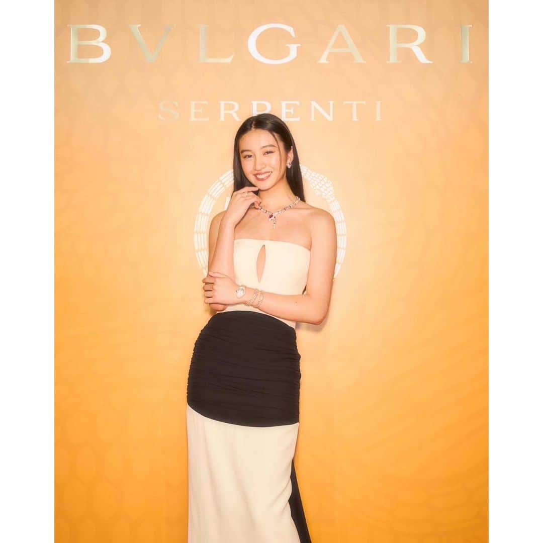 のインスタグラム：「@bulgari セルペンティ75周年✨  とても素敵なエキスビションでした☺️  Thank you to my team 💗 Styling @nagasawamika  Hair and makeup @rieshiraishi1220  Nails @kiho   Dress  @givenchy Shoes  @gianvitorossi  キャプションを入力…」
