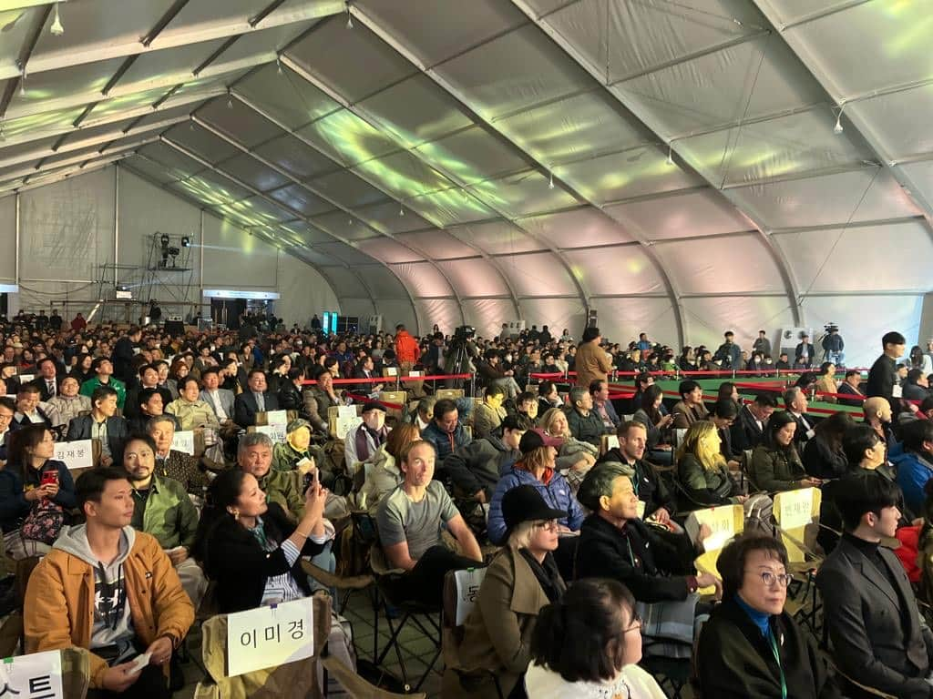 アダム・オンドラさんのインスタグラム写真 - (アダム・オンドラInstagram)「The Asian premiere 👌 of the documentary Film: @adam.ondra_pushing.the.limits took place only some days ago at Ulsan Ulju Mountain Film Festival @umff.kr, and the filmmakers now taking the film right to another continent 🌏 The film is available in the 🇺🇸 U.S. finally! And you can buy a screening right here (the link is in BIO) 💪  Even more, you can also read the fresh review by @millerd13 on @climbingmagazine (the link is in BIO as well).   Enjoy the film and write us your own rating 💪  #adamondra #AO #pushingthelimits #film #climbing #rockclimbing」11月8日 23時00分 - adam.ondra