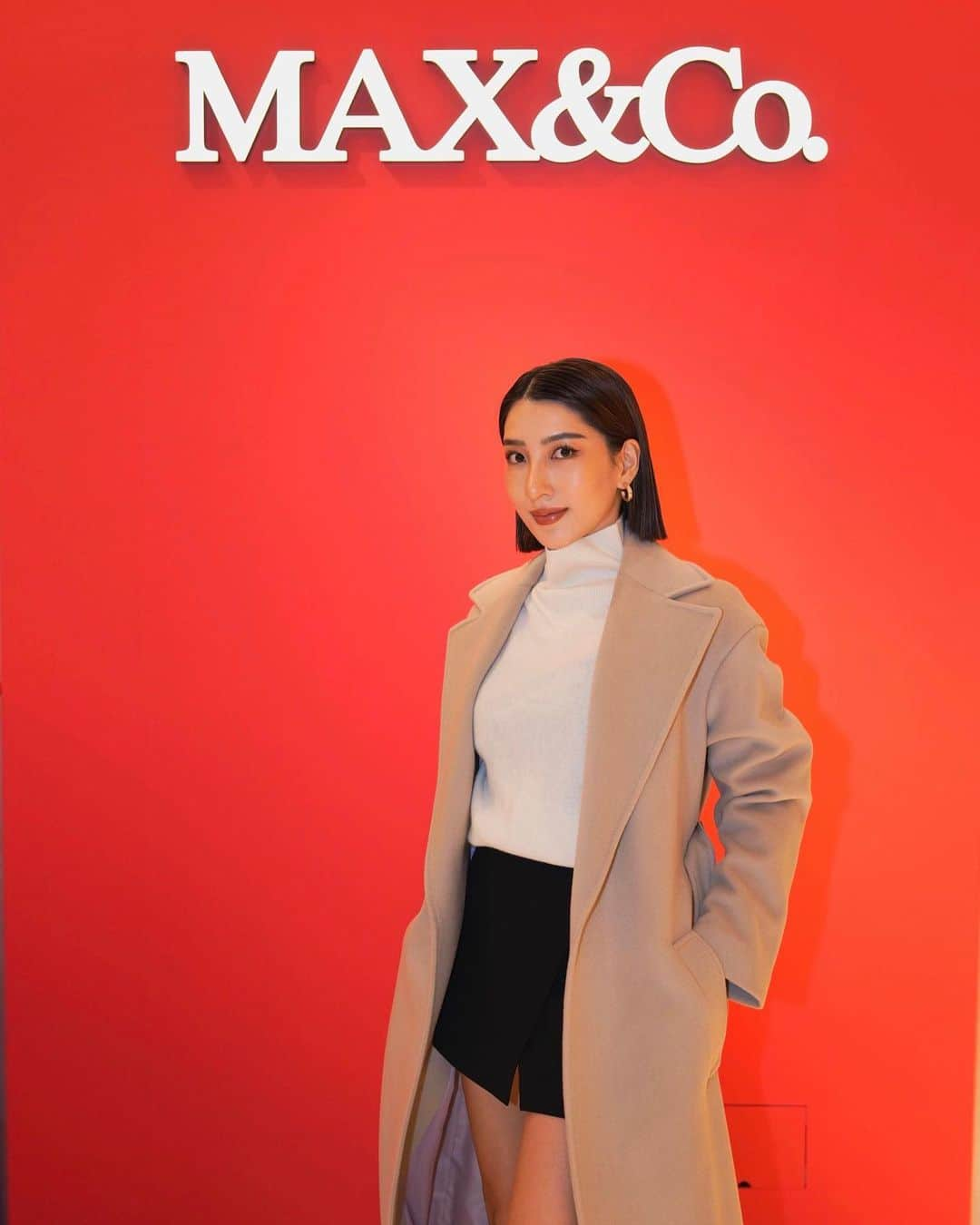 HARUEさんのインスタグラム写真 - (HARUEInstagram)「@maxandco   マックス アンド コーを代表する「ラナウェイコート」や 鮮やかな色使いが魅力的な「ロングラン」🌈 日本限定モデルの「イイエレメン」など  どれも美しいシルエットで羽織るだけで洗練された上品な雰囲気に。軽くて暖かいのでこれからの季節にぴったり♡  関東ではGINZA SIX 3Fにて、11/21(火) までポップアップストアを開催中。関西の方は阪急うめだの4Fの常設店へぜひ足を運んでみてください❤️  #maxandco #NOFAKESMILES #PR」11月9日 9時56分 - harue0104