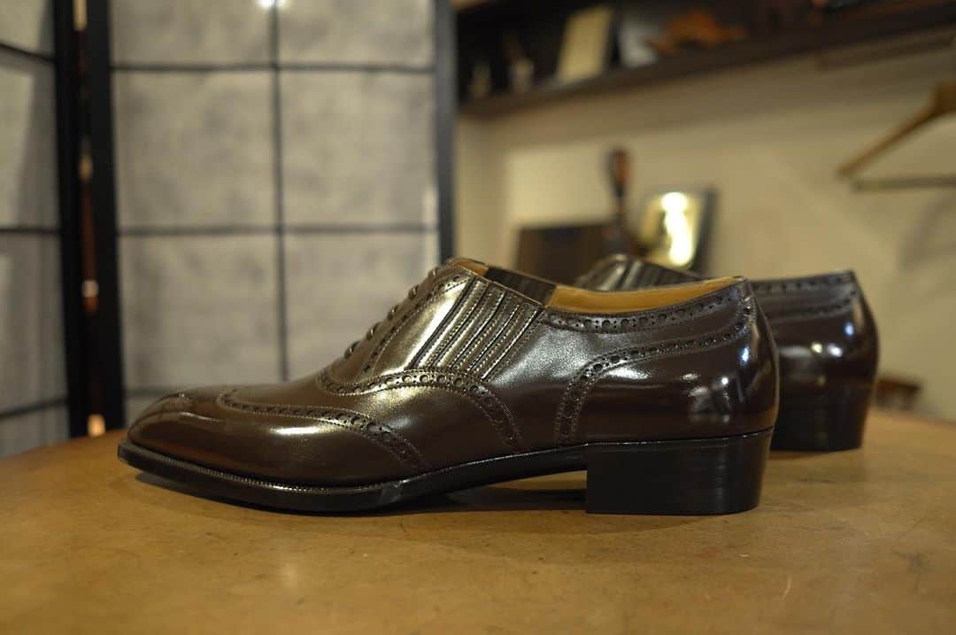 Yuya Hasegawaさんのインスタグラム写真 - (Yuya HasegawaInstagram)「「Amazing...」と口から自然と出てきてしまう一足。フロイデンベルグの極上カーフとこの美しい曲線がもぉ溜息ものです。いま名付けました、そんな靴はこれから"溜息靴"と呼ぶことにします。@marquess_shoemaker   #marquess #brifth #shoeshine #靴磨きは靴を引き立てる #溜息靴」11月9日 8時22分 - yuya.hasegawa.brift.h