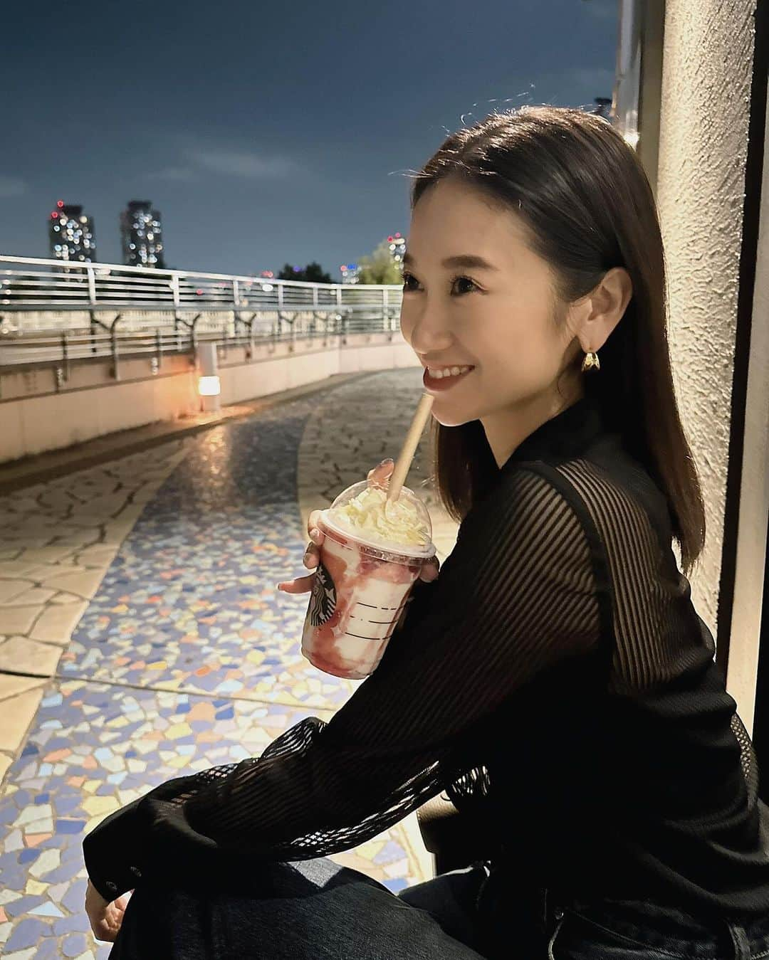 中村望美さんのインスタグラム写真 - (中村望美Instagram)「休日の私🫶 最後は面白かったショットを残しておく🤣 ㅤㅤㅤㅤㅤㅤㅤㅤㅤㅤㅤㅤㅤ ㅤㅤㅤㅤㅤㅤㅤㅤㅤㅤㅤㅤㅤ スタバのストロベリーにハマりまた飲んでしまった🥹🫶 初めてハマってる気がする😚 夜のお台場は綺麗だった🥺 またクリスマスシーズンは沢山イルミネーション見に行こ🎄💖 ㅤㅤㅤㅤㅤㅤㅤㅤㅤㅤㅤㅤㅤ ㅤㅤㅤㅤㅤㅤㅤㅤㅤㅤㅤㅤㅤ コーデの詳細はプロフィールのURLから😌🧡 ㅤㅤㅤㅤㅤㅤㅤㅤㅤㅤㅤㅤㅤ ㅤㅤㅤㅤㅤㅤㅤㅤㅤㅤㅤㅤㅤ #laguagem #dayoff #odaiba  #きれいめコーデ #デートコーデ #お出かけコーデ #女子会コーデ #デニムコーデ #きれいめカジュアル」11月9日 8時43分 - nozomi_n0316