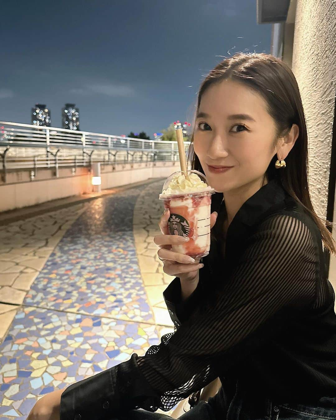 中村望美さんのインスタグラム写真 - (中村望美Instagram)「休日の私🫶 最後は面白かったショットを残しておく🤣 ㅤㅤㅤㅤㅤㅤㅤㅤㅤㅤㅤㅤㅤ ㅤㅤㅤㅤㅤㅤㅤㅤㅤㅤㅤㅤㅤ スタバのストロベリーにハマりまた飲んでしまった🥹🫶 初めてハマってる気がする😚 夜のお台場は綺麗だった🥺 またクリスマスシーズンは沢山イルミネーション見に行こ🎄💖 ㅤㅤㅤㅤㅤㅤㅤㅤㅤㅤㅤㅤㅤ ㅤㅤㅤㅤㅤㅤㅤㅤㅤㅤㅤㅤㅤ コーデの詳細はプロフィールのURLから😌🧡 ㅤㅤㅤㅤㅤㅤㅤㅤㅤㅤㅤㅤㅤ ㅤㅤㅤㅤㅤㅤㅤㅤㅤㅤㅤㅤㅤ #laguagem #dayoff #odaiba  #きれいめコーデ #デートコーデ #お出かけコーデ #女子会コーデ #デニムコーデ #きれいめカジュアル」11月9日 8時43分 - nozomi_n0316