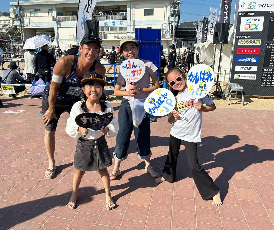 浦田聖子さんのインスタグラム写真 - (浦田聖子Instagram)「． ジャパンツアー最終戦も同時開催で 応援もがんばりましたー📣‼︎  横浜から心強いお友達応援団も来てくれて、私が見れない時も、サブコート一色の日も、優しさに溢れた手作り応援うちわと声出し応援で、盛り上げてくれました🥹☺️❤️‍🔥  #マイナビジャパンビーチバレーボールツアー  #須磨大会 #最終戦 #けんすけ #jp #応援団 #決勝進出 #横浜からの応援もありがとう」11月9日 8時53分 - satoko_urata