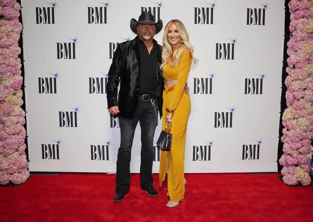 ジェイソン・アルディーンのインスタグラム：「BMI Awards with this stunner 🔥」