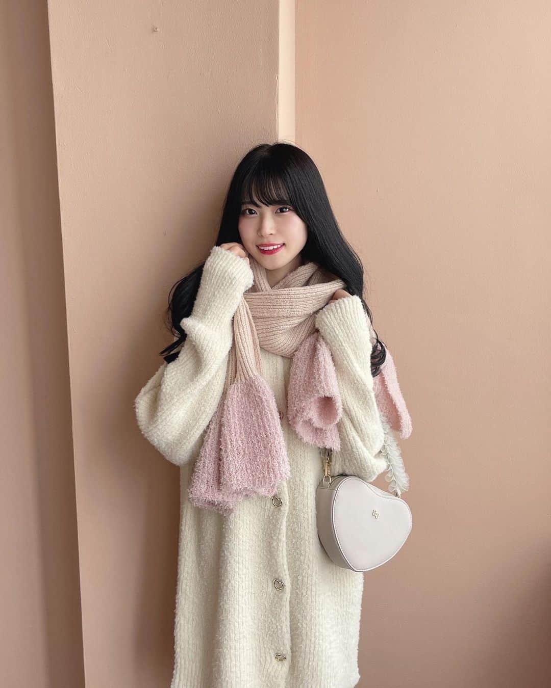 AnMILLEのインスタグラム：「Coming Soon new item♡ ㅤㅤㅤㅤㅤㅤㅤㅤㅤㅤㅤㅤㅤ #ハートボタンミニニットOP ¥8,900 【OW/PI/CH】 ㅤㅤㅤㅤㅤㅤㅤㅤㅤㅤㅤㅤㅤ @haruuuu_227 160cm @anmille.mayu 165cm ㅤㅤㅤㅤㅤㅤㅤㅤㅤㅤㅤㅤㅤ #アンミール #anmille」