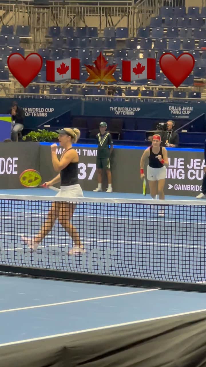 ウージニー・ブシャールのインスタグラム：「Genie & Gabi having some dubs fun 🥰  #BJKCupFinals」
