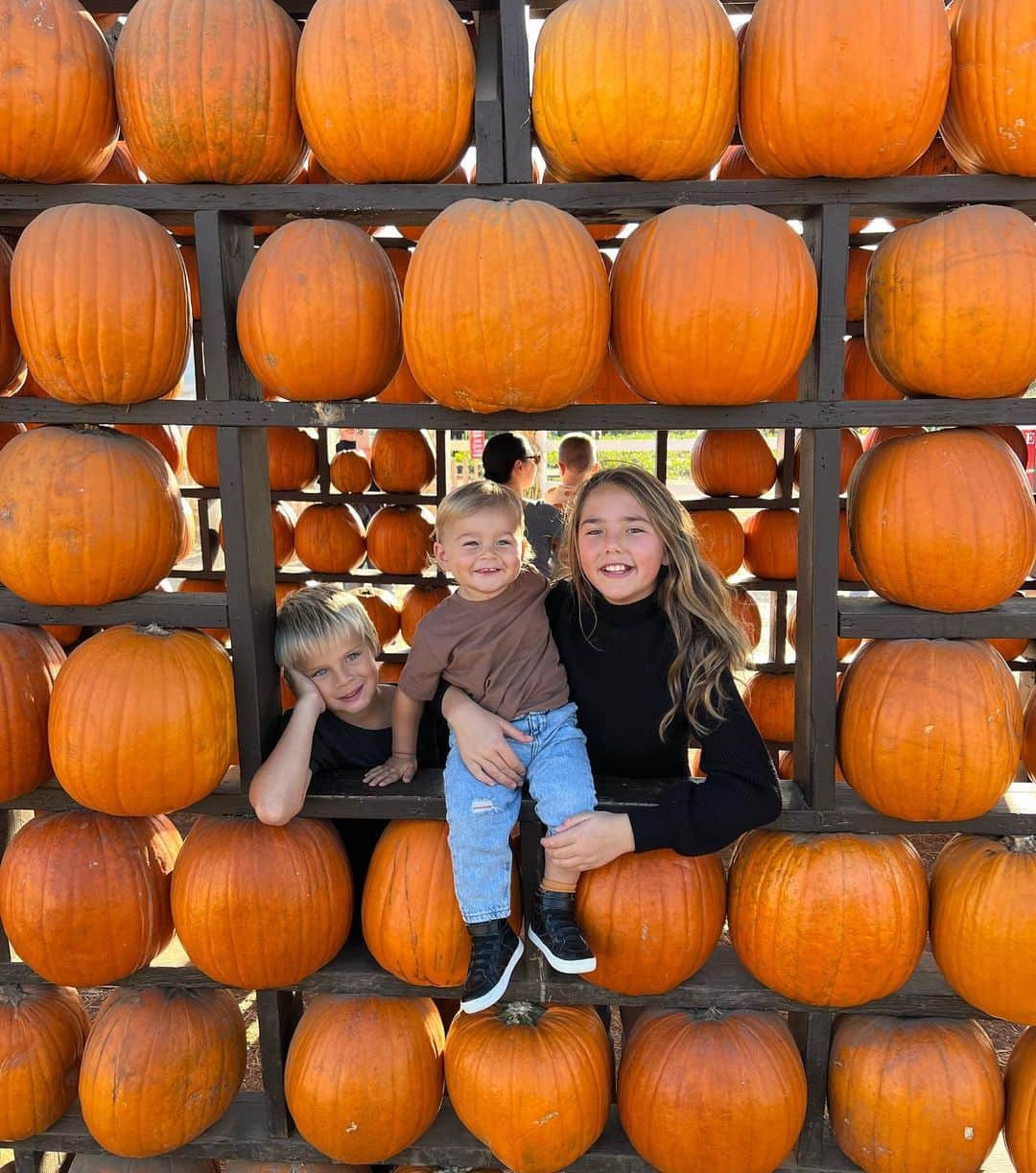 トリ・プラバーのインスタグラム：「October wasn’t easy, but we were able to find some light 🧡💀」