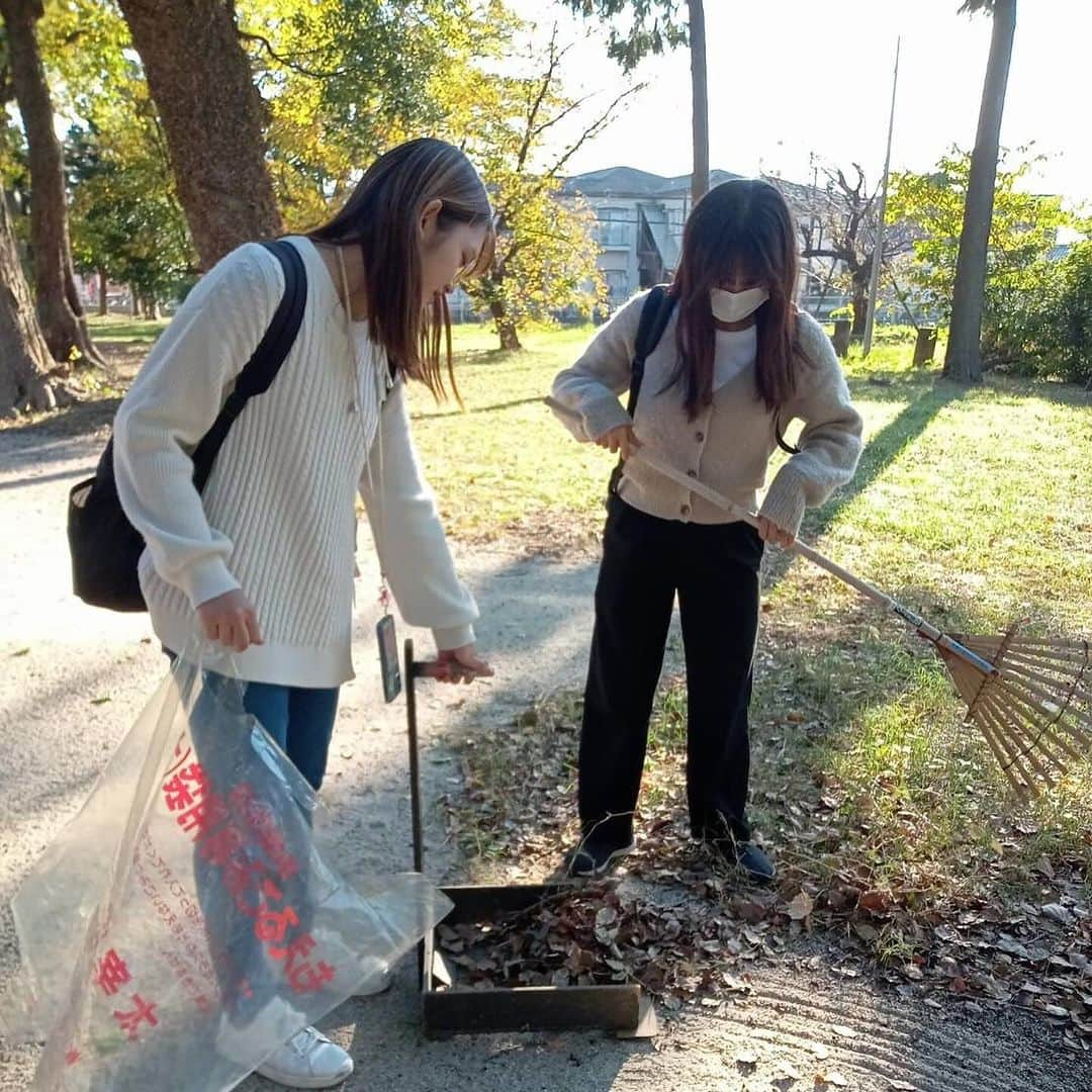 福岡女子短期大学さんのインスタグラム写真 - (福岡女子短期大学Instagram)「💠子ども学科 1年生「保育基礎」  子ども学科1年生「保育基礎」の学外学習として、榎社(太宰府市)の清掃を行いました🧹  #福岡女子短期大学子ども学科 @fwjchild   #福岡女子短期大学 #子ども学科 #お掃除　#榎社 #太宰府大好き #太宰府　#太宰府市」11月9日 9時22分 - fukuoka_wjc