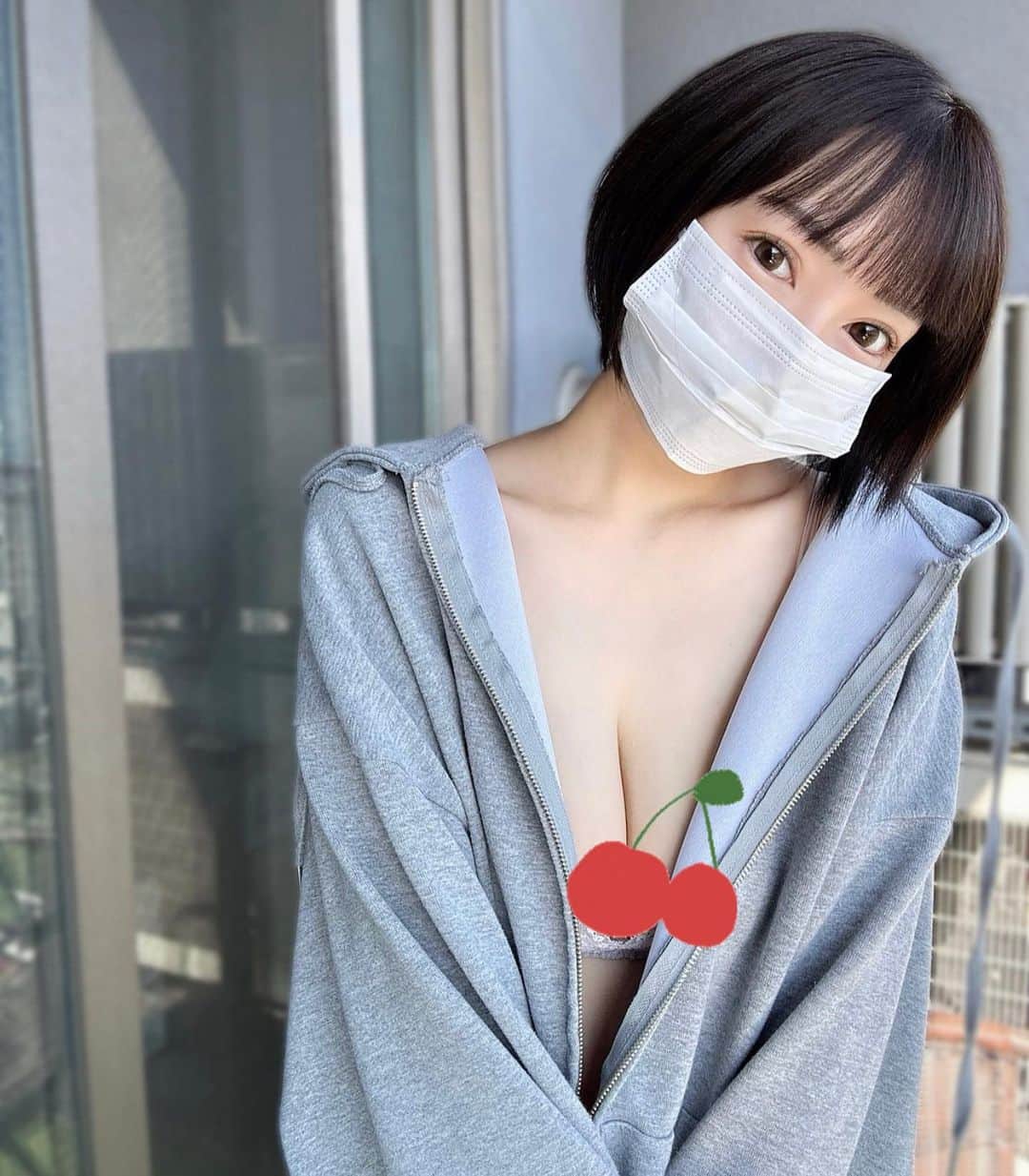 丸の内OLレイナ（美容）のインスタグラム：「私の働き全て、 世の中女の子達の為になりますように。  アダ配信業界1位はチェリーライブ😼🍒 とりあえず、チェリー押してみてね…🤍  #チェリーライブ #チェリラ」