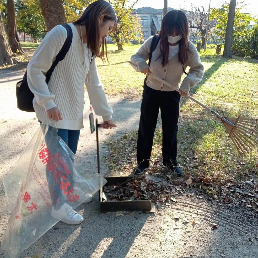 福岡女子短期大学さんのインスタグラム写真 - (福岡女子短期大学Instagram)「💠子ども学科 1年生「保育基礎」  子ども学科1年生「保育基礎」の学外学習として、榎社(太宰府市)の清掃を行いました🧹  #福岡女子短期大学子ども学科 @fwjchild   #福岡女子短期大学 #子ども学科 #お掃除　#榎社 #太宰府大好き #太宰府　#太宰府市」11月9日 9時20分 - fukuoka_wjc