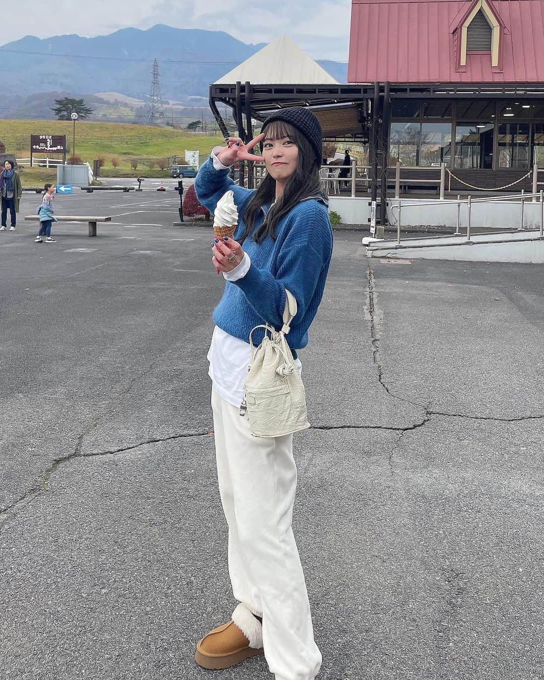 前田亜美さんのインスタグラム写真 - (前田亜美Instagram)「. 🌲- ̗̀☾⋆ ̖́-🏕️. . . ‪🍦‬🐮☕𓈒𓏸︎︎︎︎. . . ‎🤍   #ami私服  #キャンプ」11月9日 9時27分 - ami___maeda0601