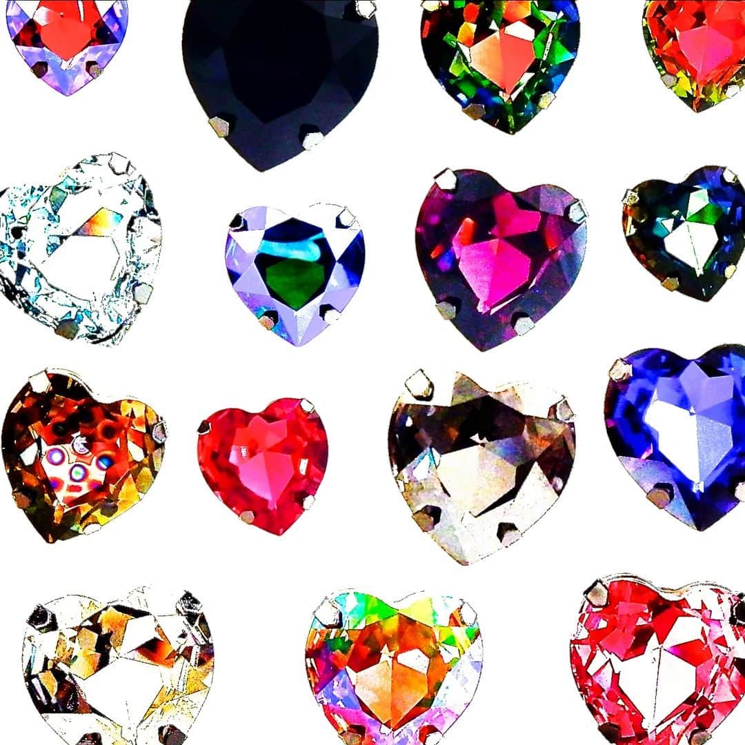 のインスタグラム：「HEART THROB ❤️🧡💛💚💙🩵💜🩷🤎🖤🩶🤍 #MADEBYME @GASOLINEGLAMOUR #GASOLINEGLAMOUR  #ART #FASHION #STYLE  #OOAK #EDITORIAL #JEWELRY  #EYEWEAR  #EMPIRE #IDONTQUIT #BURYYOURDOUBTS #OFTENIMITATEDNEVERDUPLICATED #WOMAN #FIGHTER #TRUEGRIT  #TRYME  #THEONLYLAWISSURVIVAL #PLAYFORBLOOD #DONTTAKEANYSHIT  #LOVERULES #THEONEYOUFEED  #POWER #ITSNOTBRAGGINGIFYOUCANBACKITUP #WOMANOWNEDSMALLBUSINESS  #WOMAN  #SUNGLASSES  #GLASSES #EYEWEAR #HEARTTHROB」