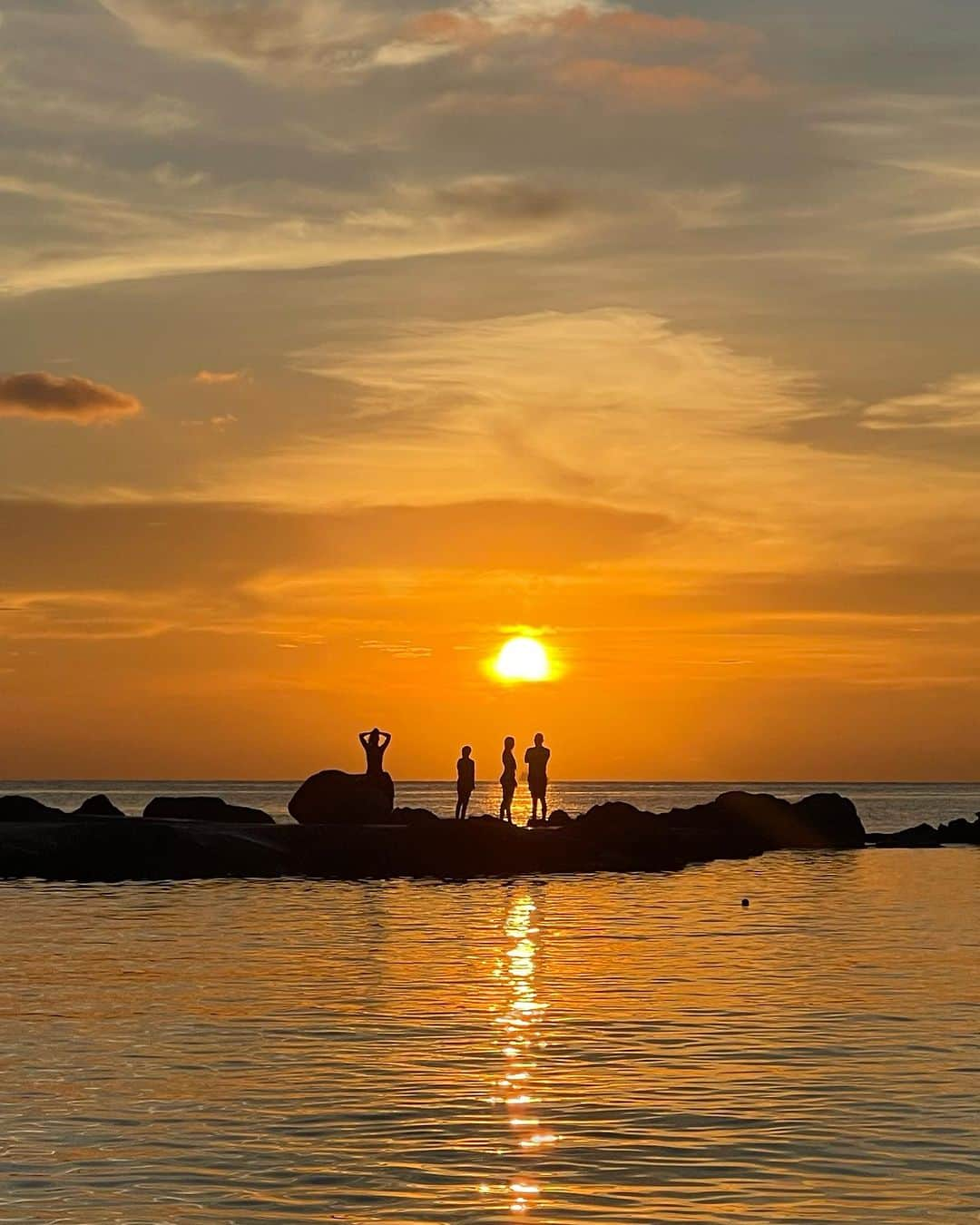 Jonas Sulzbachのインスタグラム：「🌅💦🌕🏎️🚴🏻‍♂️🐾」