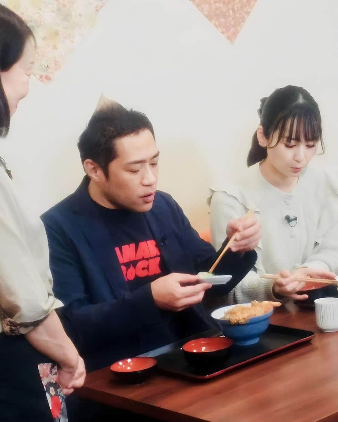 はなわのインスタグラム：「昨日はテレビのロケで和食を食べまくった。 蕎麦に鰻に天丼。　 どれもめちゃくちゃ美味しかった＾＾ そしてみんな良い人だった！ ありがとうございました😊」