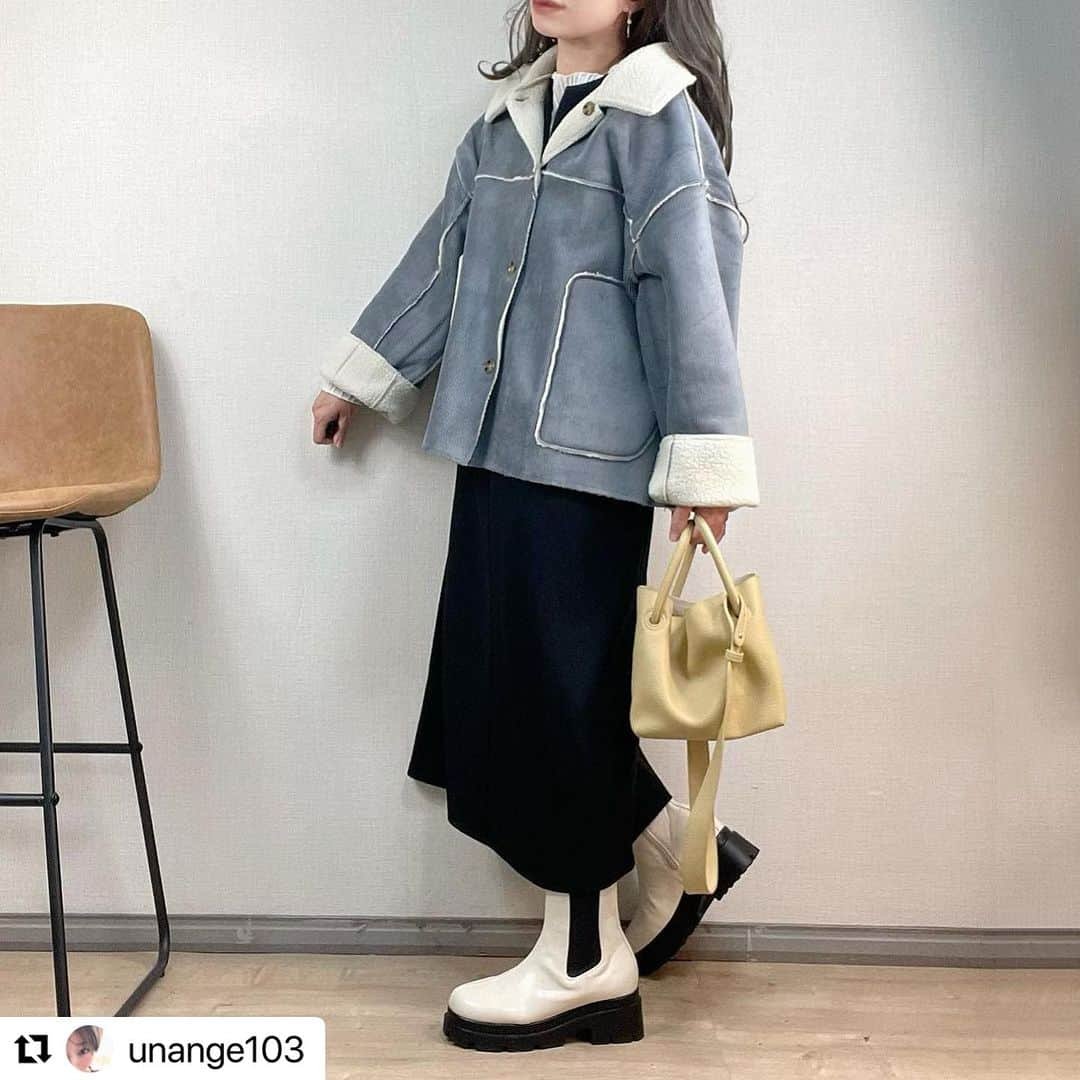 lbcmarketさんのインスタグラム写真 - (lbcmarketInstagram)「@unange103 さん❤️素敵な投稿ありがとうございます😭  #Repost @unange103 with @use.repost ・・・ ＊・°＊・°＊・°＊・°＊  LBC🌟  @lbc_official_  ボアコーデュロイリバ襟付きジャケット 　zozotown本日¥500クーポン♪ 　　税込¥8129→¥7629❣️  apretro🌟  @apretro_official  深スリットジャンスカ 　zozotown本日¥1000クーポン♪  florist🌟 　@florge_by_florist  【2WAY/3WAY】【高見え】 ポーチ付ソフトレザーミニハンドバッグ/ ショルダーバッグ  Vivian🌟  @vivian_collection_official  厚底サイドゴアミドルブーツ  *･゜ﾟ･*:.｡..｡.:*･''･*:.｡. .｡.:*･゜ﾟ･*  *･゜ﾟ･*:.｡..｡.:*･''･*:.｡. .｡.:*･゜ﾟ･*  今日もご覧いただきありがとうございました✨  🔸お読み下さい🙏🔸 室内での撮影の為 画像に若干明るさ調節しております。 なるべく実際のカラーに近づくように心がけておりますが 多少違いがでることがありますので 商品購入を検討される場合 必ず wearタグから実際の商品の確認を お願いいたします🙇‍♀️  #pr  #lbc #florist #vivian #apretro #wear #wear更新 #着回し  #着回しコーデ #毎日コーデ  #コーデ記録 #きょコ #今日のコーデ  #カジュアルコーデ #プチプラ  #プチプラコーデ #165cmコーデ  #165cm #大人カジュアル  #オトナカジュアル #オトナ女子」11月9日 9時35分 - lbc_official_