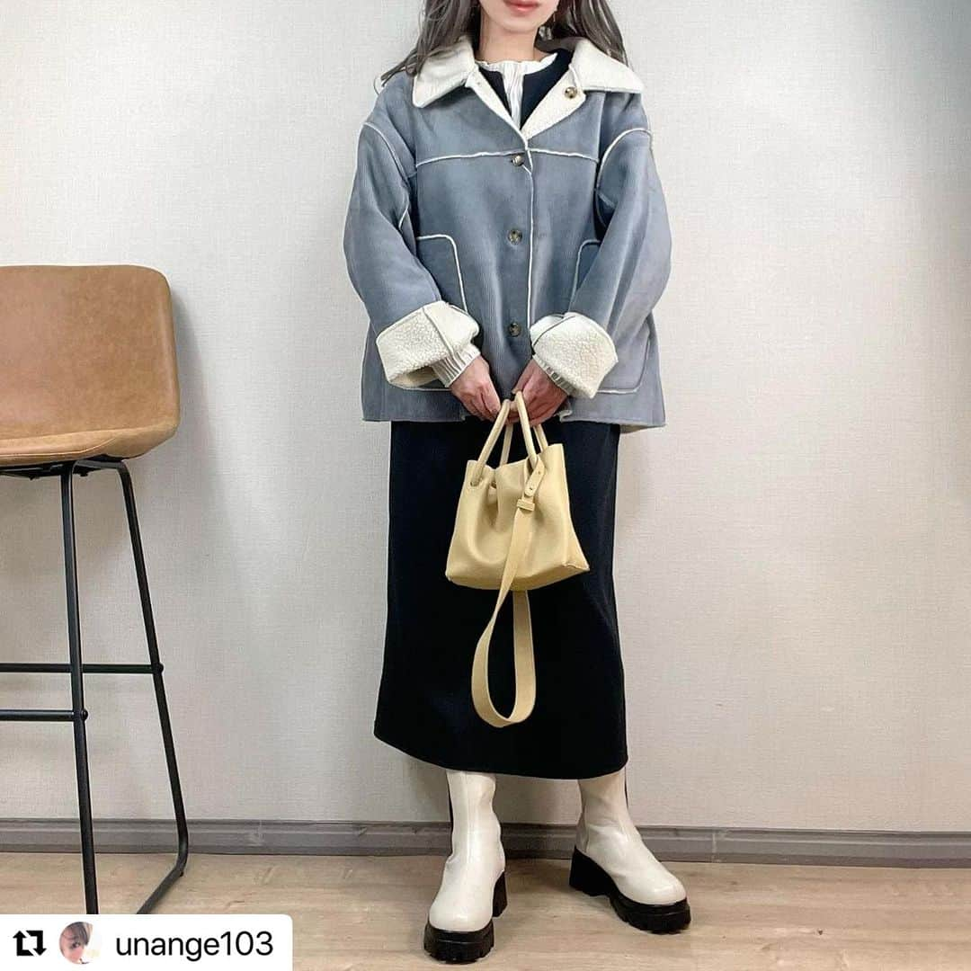 lbcmarketさんのインスタグラム写真 - (lbcmarketInstagram)「@unange103 さん❤️素敵な投稿ありがとうございます😭  #Repost @unange103 with @use.repost ・・・ ＊・°＊・°＊・°＊・°＊  LBC🌟  @lbc_official_  ボアコーデュロイリバ襟付きジャケット 　zozotown本日¥500クーポン♪ 　　税込¥8129→¥7629❣️  apretro🌟  @apretro_official  深スリットジャンスカ 　zozotown本日¥1000クーポン♪  florist🌟 　@florge_by_florist  【2WAY/3WAY】【高見え】 ポーチ付ソフトレザーミニハンドバッグ/ ショルダーバッグ  Vivian🌟  @vivian_collection_official  厚底サイドゴアミドルブーツ  *･゜ﾟ･*:.｡..｡.:*･''･*:.｡. .｡.:*･゜ﾟ･*  *･゜ﾟ･*:.｡..｡.:*･''･*:.｡. .｡.:*･゜ﾟ･*  今日もご覧いただきありがとうございました✨  🔸お読み下さい🙏🔸 室内での撮影の為 画像に若干明るさ調節しております。 なるべく実際のカラーに近づくように心がけておりますが 多少違いがでることがありますので 商品購入を検討される場合 必ず wearタグから実際の商品の確認を お願いいたします🙇‍♀️  #pr  #lbc #florist #vivian #apretro #wear #wear更新 #着回し  #着回しコーデ #毎日コーデ  #コーデ記録 #きょコ #今日のコーデ  #カジュアルコーデ #プチプラ  #プチプラコーデ #165cmコーデ  #165cm #大人カジュアル  #オトナカジュアル #オトナ女子」11月9日 9時35分 - lbc_official_