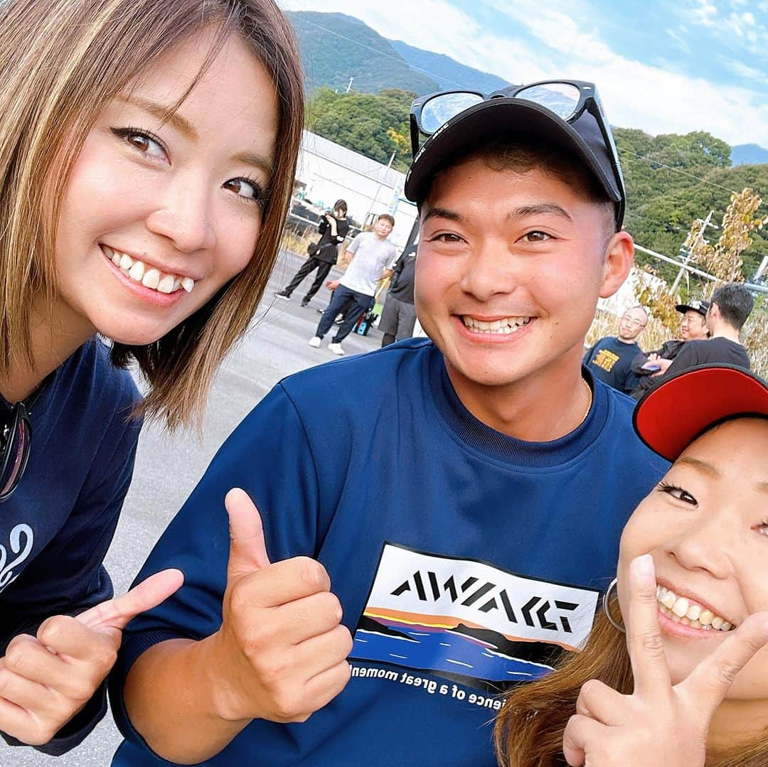 渕上万莉 さんのインスタグラム写真 - (渕上万莉 Instagram)「3連休2日目🏆✨  三重県大紀町の錦へ🚗🌴  バチコンカップのゲストとして参加させていただきました🎤✨ いつもプライベートでもお世話になってる #愛海丸 さんはじめ、 #海月　さん #明栄丸  さん #大幸丸 さん #翔吉丸 さん #HOPE さん  全6隻60名の参加者と カメラ🎥ドローン📸担当の #慧樹丸  さん  出船前から船長たちが準備してくれていた賑やかな会場で 盛り上がってました😆🌴  各メーカースタッフさんも超豪華協賛、同船してくれました🛥✨  大紀町長さんも応援に来てくれて🎤 地域全体で盛り上げていこうって雰囲気がめちゃくちゃ素敵な大会でした🥹✨  アジはご機嫌ナナメやったけど 天気にも恵まれカメムシも居なくて🐢 ちょっと蛾は多かったけど🦋 楽しい時間でした😆🎣🛥  皆さまありがとうございました🙏🏽✨✨  また来年もよろしくですー😆😆🙏🏽❣️  #バチコン #バチコンカップin三重  #錦港 #夜釣り #にっしゃん #フッチー #釣りイベント」11月9日 9時37分 - mari_fuchigami