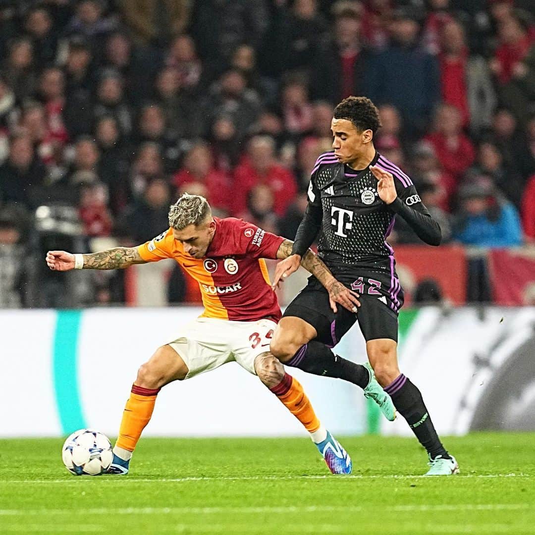 ルーカス・トレイラのインスタグラム：「United in victories, united in defeats.  We continue. 🦁💛❤️ #UCL — Unidos en las victorias, unidos en las derrotas.  Esto sigue. 🦁💛❤️ #UCL   #LT34🐜🇺🇾」