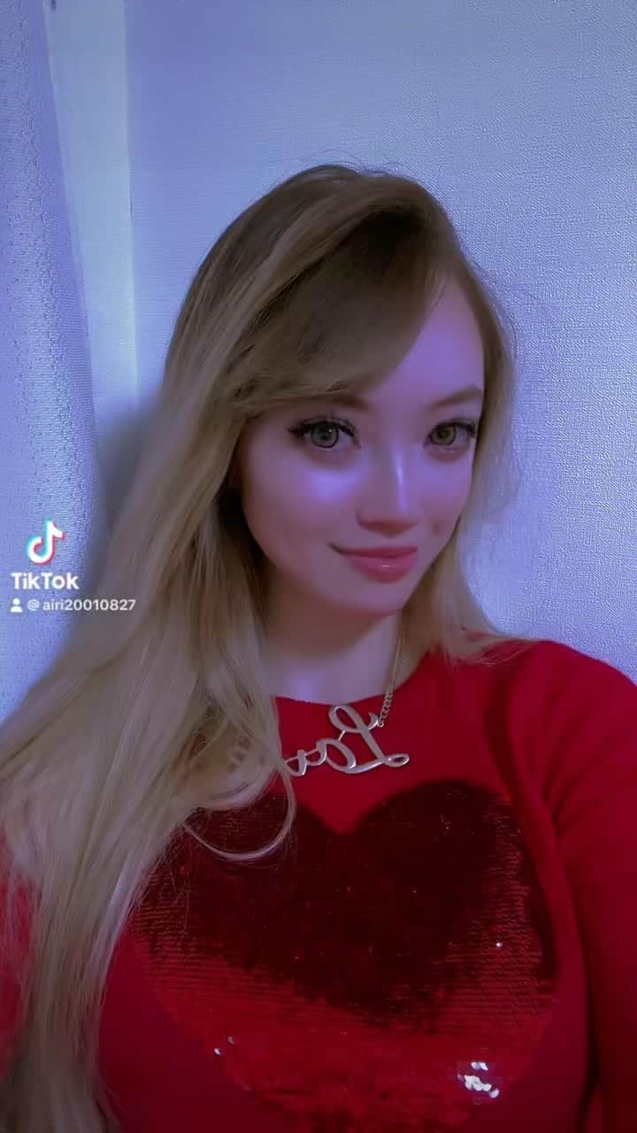 長谷川愛里のインスタグラム：「#tiktok アップしたよ✨ ❤️🎶 今日も素敵な1日になりますように🥰  #長谷川愛里」