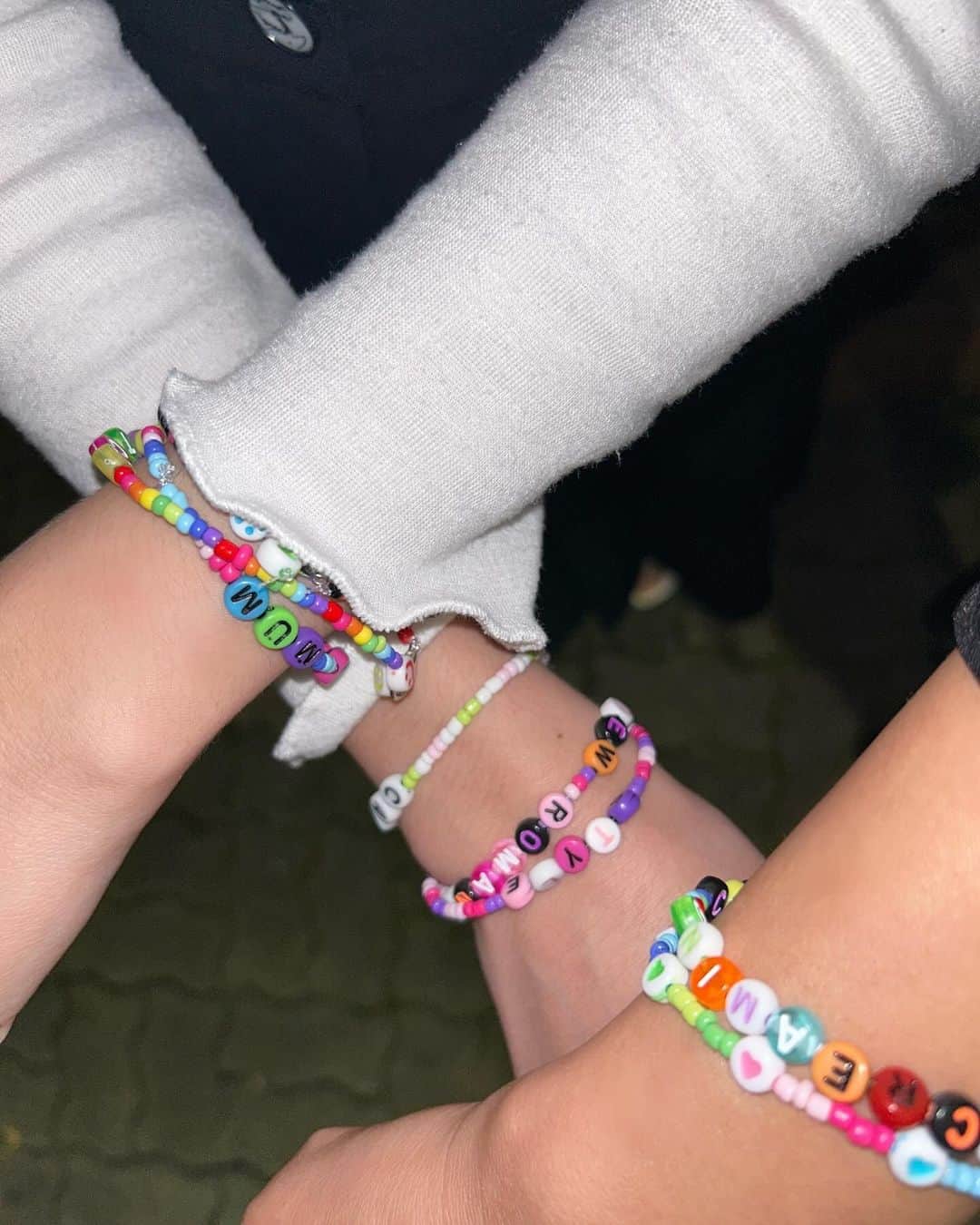 NMIXXのインスタグラム：「The day I kinda? saw Taylor Swift! Saw the Eras Tour movie! Best day ever! Talented. Brilliant. Incredible. Show-stopping. Spectacular. Never the same. Totally Unique. Completely not ever been done before. #friendshipbracelets #mademumaswiftie   #NMIXX #엔믹스 #LILY #릴리」