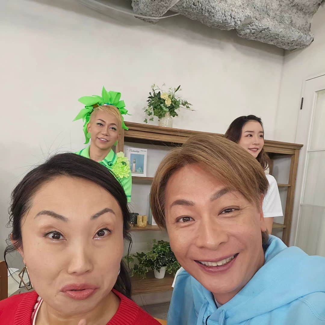 小椋ケンイチ(おぐねー)のインスタグラム：「@mmtvneo  収録📺️❇️です✨ 今回のゲストはキンタロー。 優しくて気遣いの出来るかわいい人です😂笑 一日中一緒にいたけどなんだか自然✨ 中山エミリちゃんもそうだけど自然体の人といるとこっちもリラックスして半分素で話しています笑 楽しい時間ありがとう❤️」