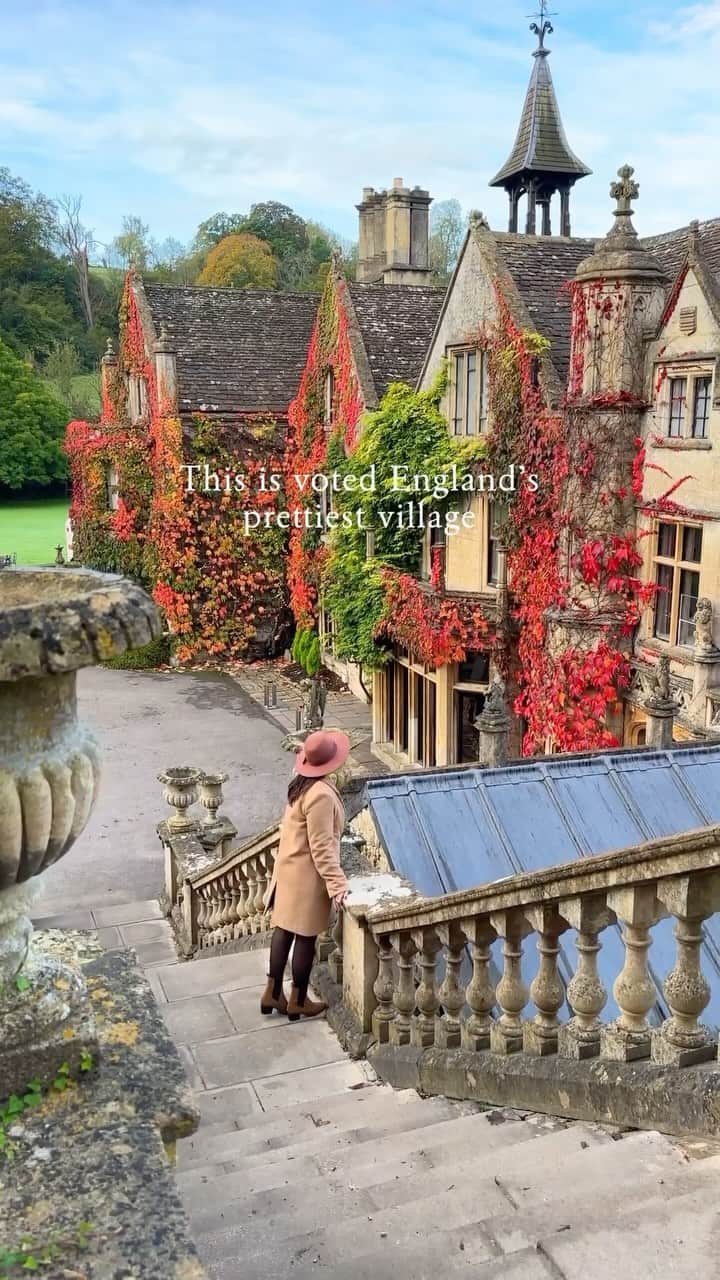 Wonderful Placesのインスタグラム：「@takemyhearteverywhere is taking you to one of the prettiest villages in England 😍🇬🇧 . Castle Combe is a picturesque village located in Wiltshire, England. It is often considered one of the most beautiful villages in the country and is known for its charming, well-preserved Cotswold stone cottages, a historic market cross, and the scenic Bybrook River. The village has been a popular location for film and television productions due to its timeless and idyllic setting. Castle Combe is a popular destination for tourists looking to experience traditional English countryside charm 🥰🙌🏼 Tag who you’d go with! . 📹 ✨@takemyhearteverywhere✨ 📍Castle Combe, The Cotswolds - England 🇬🇧 #wonderful_places for a feature ♥️」