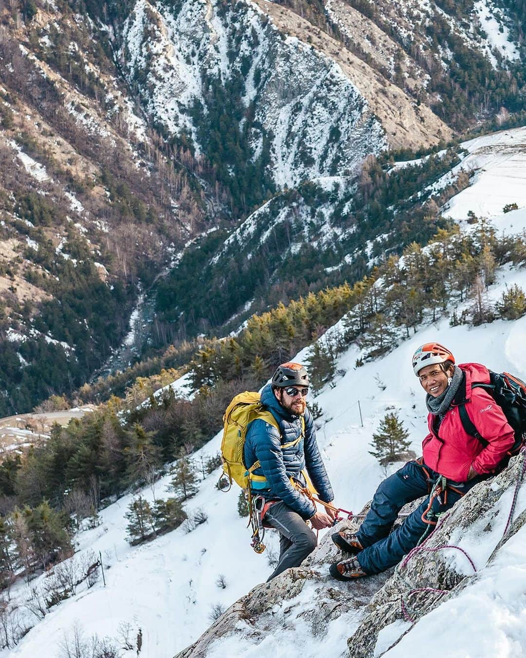 ミレーさんのインスタグラム写真 - (ミレーInstagram)「"Mountains are beautiful and open to everyone".  Since 2013, we've developed a strong partnership with @824000solidaires. The association aims to allow people in precarious situations to access the pleasures of the mountains. We support the crew by providing free equipment to equip members, including trainees. We're proud to give a second life to our products by making them available for a noble cause.   Sneak peek throwback on the last mountaineering course led & guided by our athlete + local coordinator @aurel_vssiere.🏔️   Always filled with emotions, always filled with passions 🫶🏼   © @lukaleroy  . . .  #MILLET #824000Solidaires」11月9日 0時58分 - millet_mountain