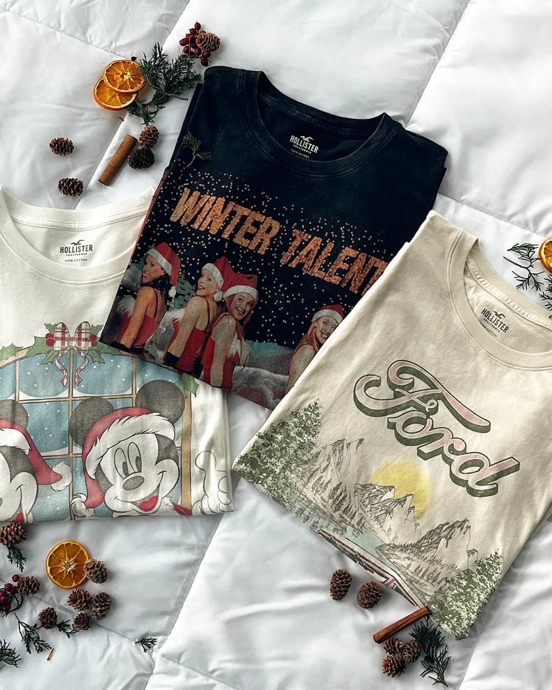 Hollister Co.さんのインスタグラム写真 - (Hollister Co.Instagram)「november mood: holly jolly vibes only ☝️🎄🎅」11月9日 1時30分 - hollister