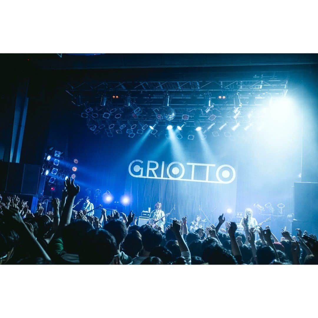 SCANDALさんのインスタグラム写真 - (SCANDALInstagram)「2023.11.08 "GRIOTTO" at Spotify O-WEST  1. LOVE SURVIVE 2.Line of sight 3.瞬間センチメンタル 4.ハイライトの中で僕らずっと 5.会わないつもりの、元気でね 6.Flashback No.5 7.テイクミーアウト 8.A.M.D.K.J. Photo by @takeshiyao  #SCANDAL #GRIOTTO」11月9日 1時14分 - scandal_band_official