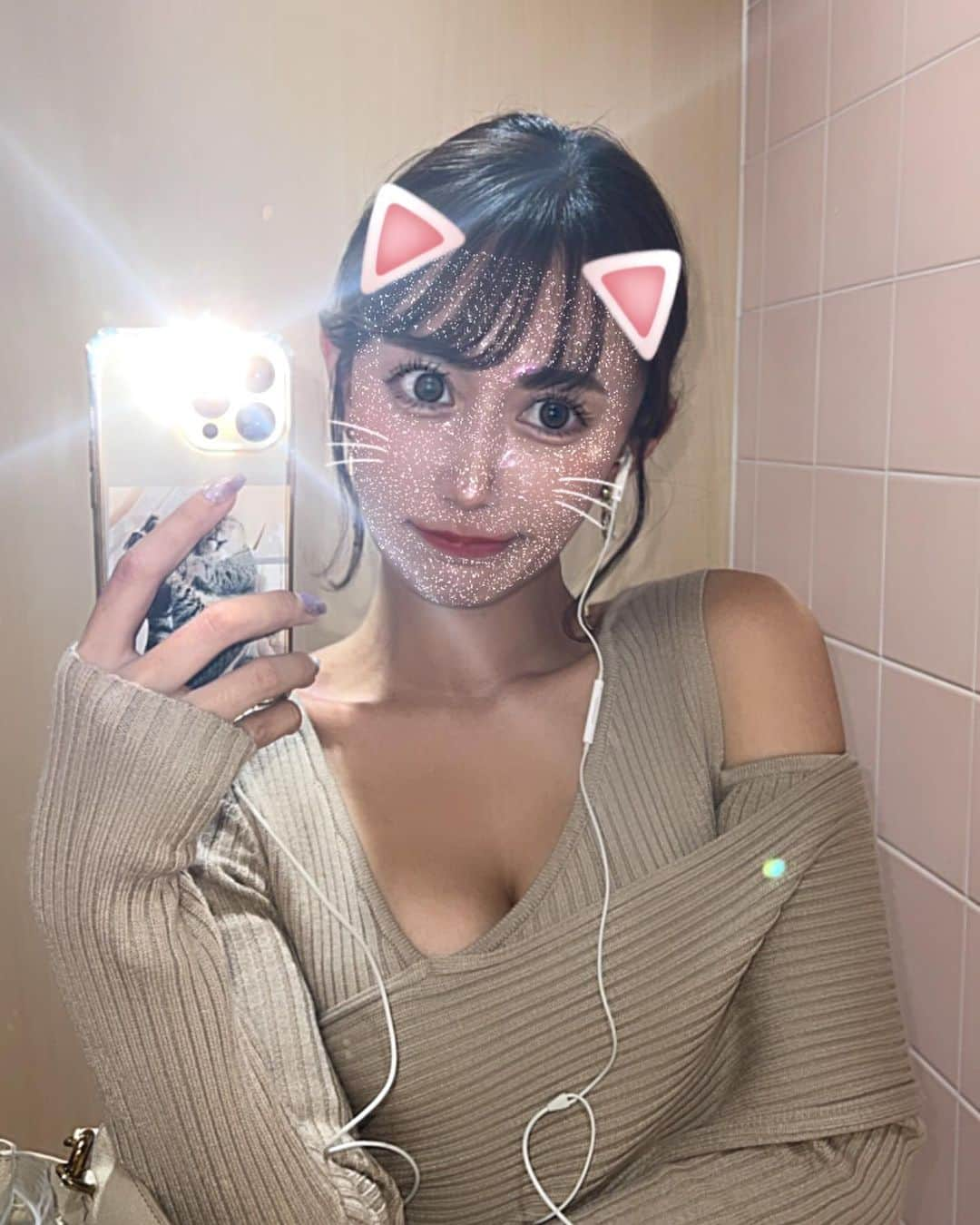 照井和希のインスタグラム：「😽🍷」