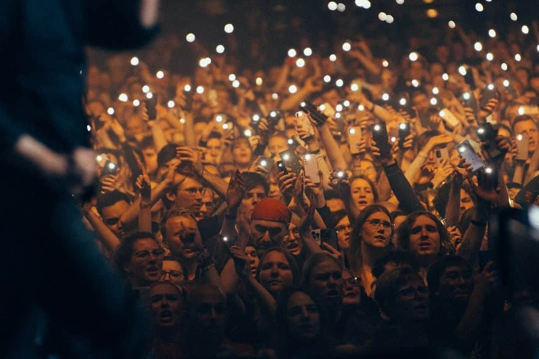 フォール・アウト・ボーイさんのインスタグラム写真 - (フォール・アウト・ボーイInstagram)「✨ So Much (For) Hamburg ✨  📸 @elliottxingham」11月9日 1時39分 - falloutboy