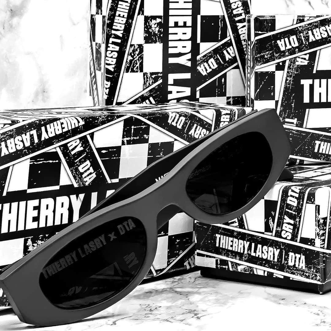 ティエリー ラスリーさんのインスタグラム写真 - (ティエリー ラスリーInstagram)「the THIERRY LASRY x TRAVIS BARKER’S DTA “MASTERMINDY” sunglasses collaboration in black matte acetate - now available online & at selected stockists」11月9日 1時37分 - thierrylasry