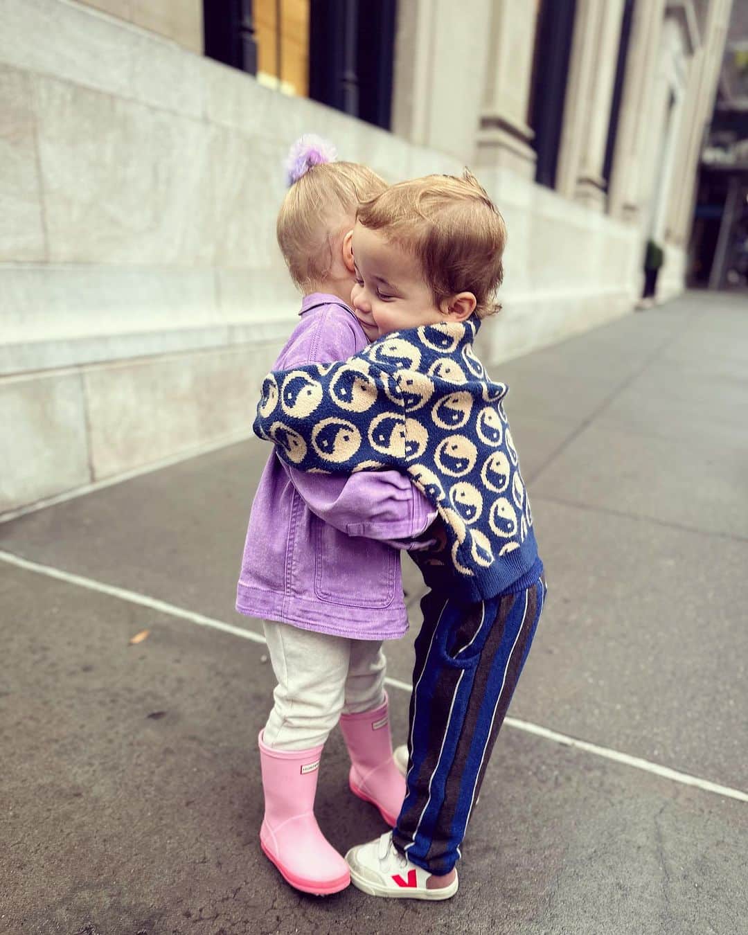 デレク・ブラスバーグのインスタグラム：「“A hug is always the right size” —Winnie the Pooh 🧸🍯」