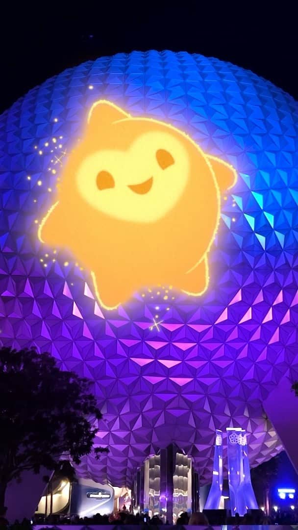 のインスタグラム：「STARting November 22nd, Spaceship Earth will illuminate the EPCOT sky with special colors and lights accompanied with the sounds of the brand-new song, “I’m A Star,” now available from #Wish - in theaters November 22nd! ✨ Tag someone who makes YOU feel like a star below and share this dazzling new tune!」