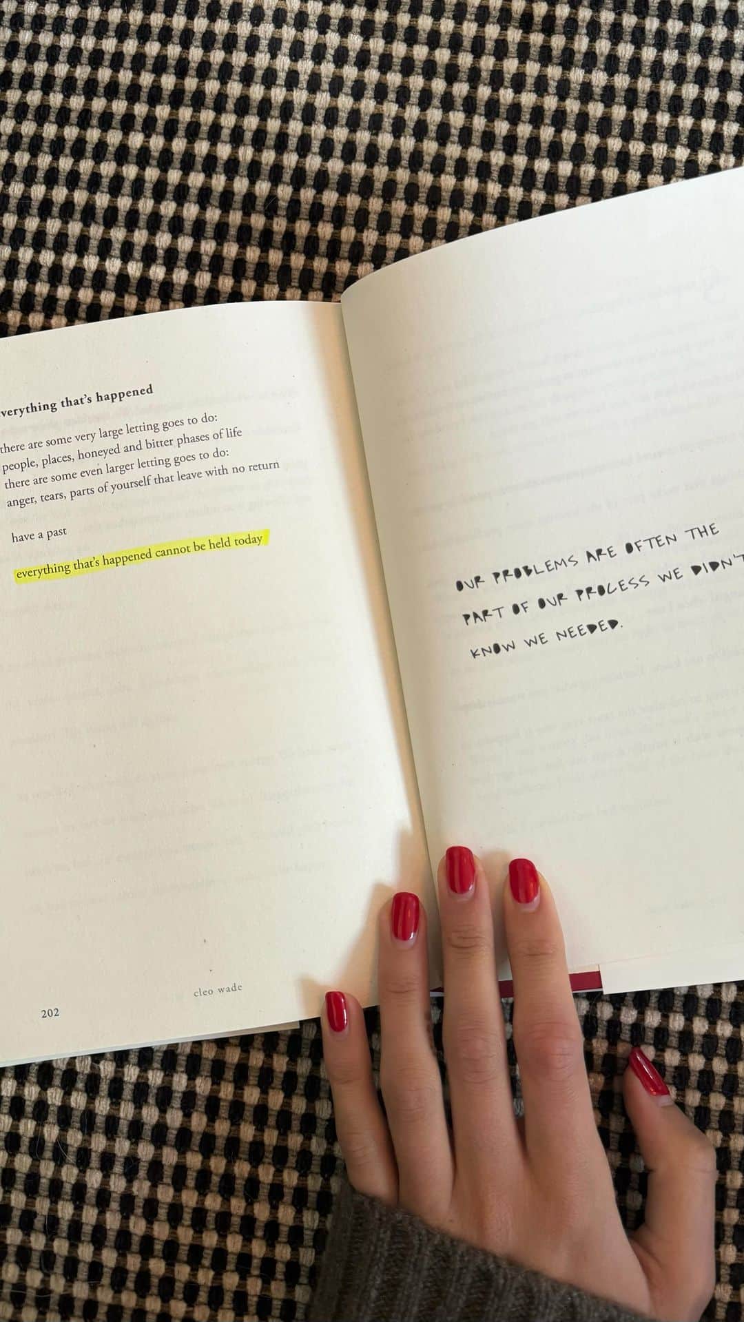 カイア・ジョーダン・ガーバーのインスタグラム：「we have some really exciting changes coming for book club over the next couple of months — but until we officially relaunch, i wanted to share our first pre-recorded conversation. this month i had the privilege of talking to the brilliant and deeply compassionate @cleowade about her new book “remember love.” we got deep on all things art, empathy, forgiveness, self love - and so many other other human emotions we all know so well. the full conversation will be in the link in my bio ♥️ can’t wait to show you what else we’ve been working on for book club…  stay tuned :)」