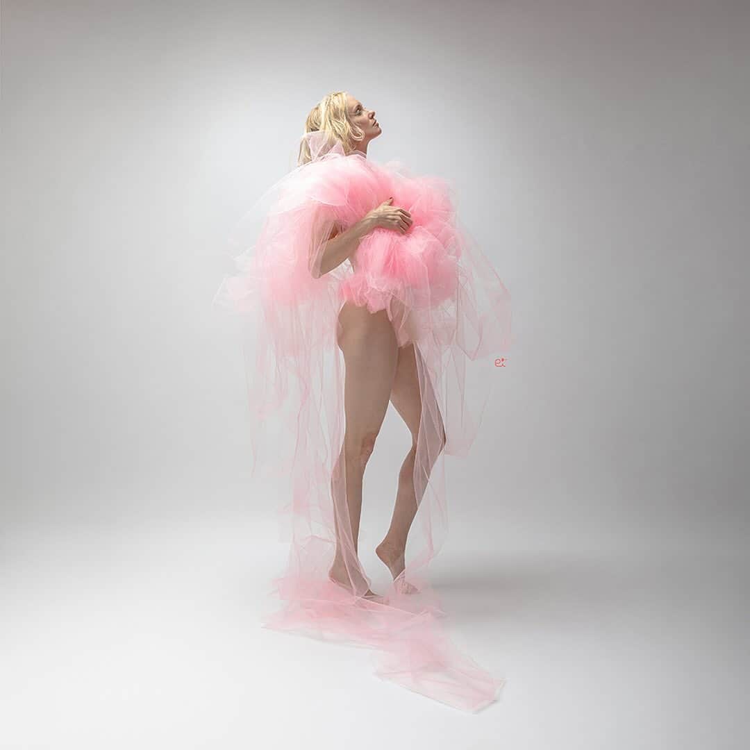ジャスティン・マッテラさんのインスタグラム写真 - (ジャスティン・マッテラInstagram)「cotton candy  @justineelizabethmattera  #skin #pink #cloud」11月9日 1時58分 - justineelizabethmattera
