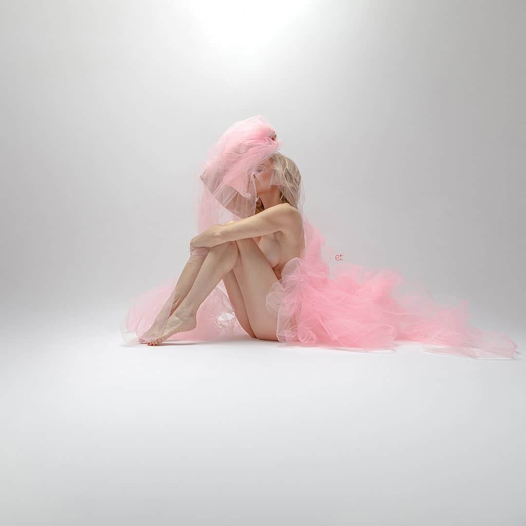 ジャスティン・マッテラさんのインスタグラム写真 - (ジャスティン・マッテラInstagram)「cotton candy  @justineelizabethmattera  #skin #pink #cloud」11月9日 1時58分 - justineelizabethmattera